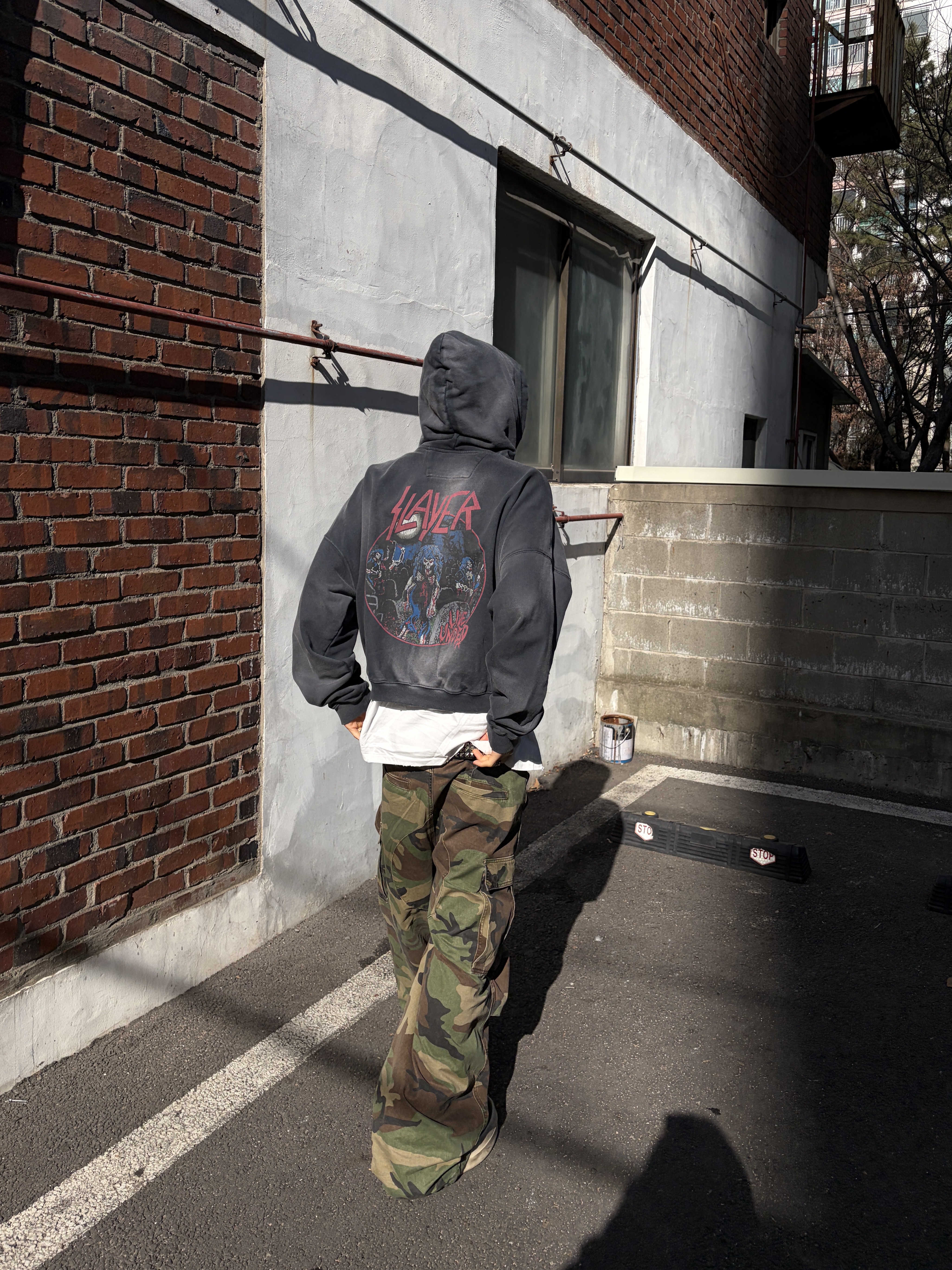 SLAYER Undermycar Live Undead Vintage Washed Hoodie Navy 착용 스타일 - 2