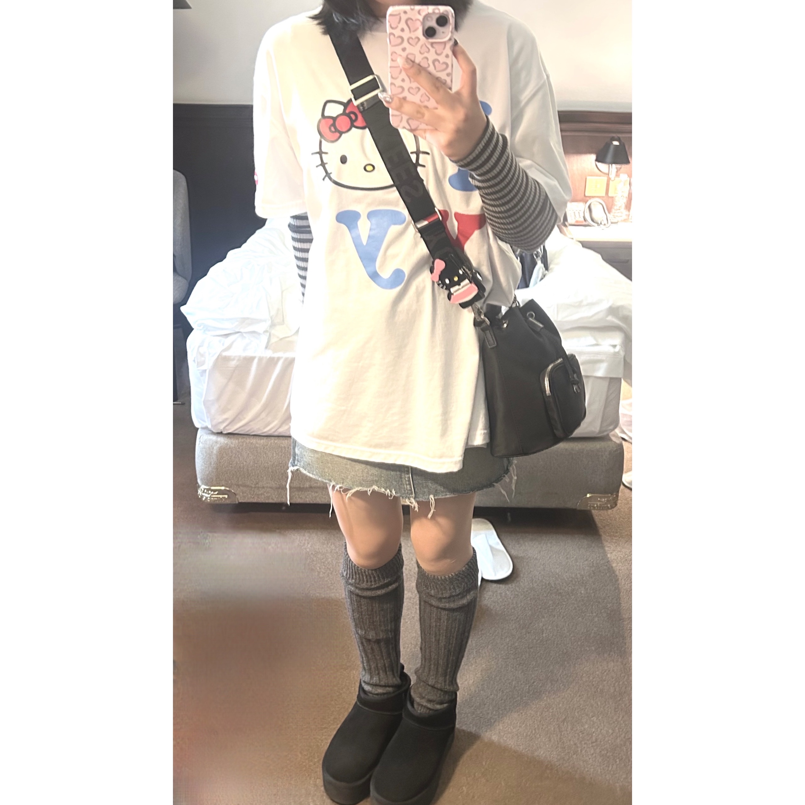 Open Yy x Hello Kitty T-Shirt White, (W) UGG Classic Ultra Mini Platform Boots Black 착용 스타일