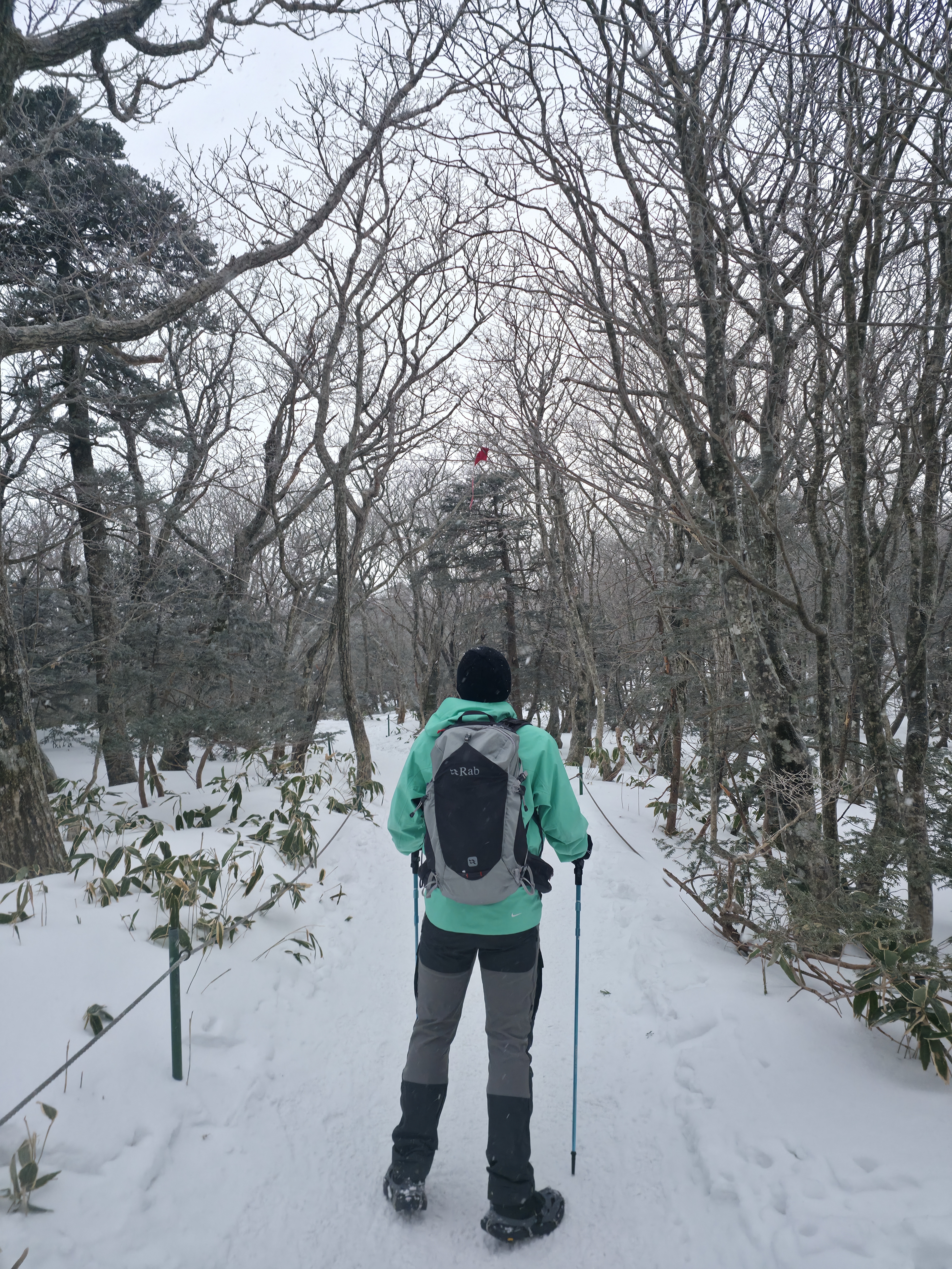 Hoka Anacapa 2 Mid GTX Triple Black, Nike ACG Storm-Fit ADV Gore-Tex Misery Ridge Jacket Light Menta - Asia 착용 스타일