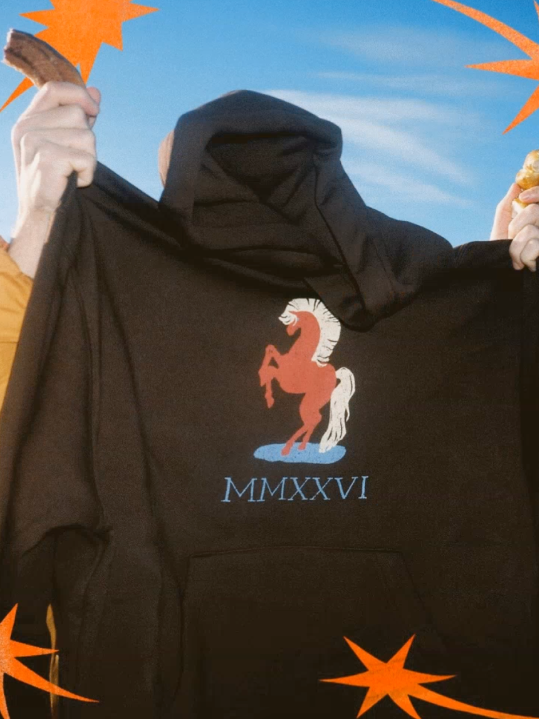 IAB Studio Red Horse Hoodie Brown, CAVISH Star Pony Keyring Brown 착용 스타일 - 3