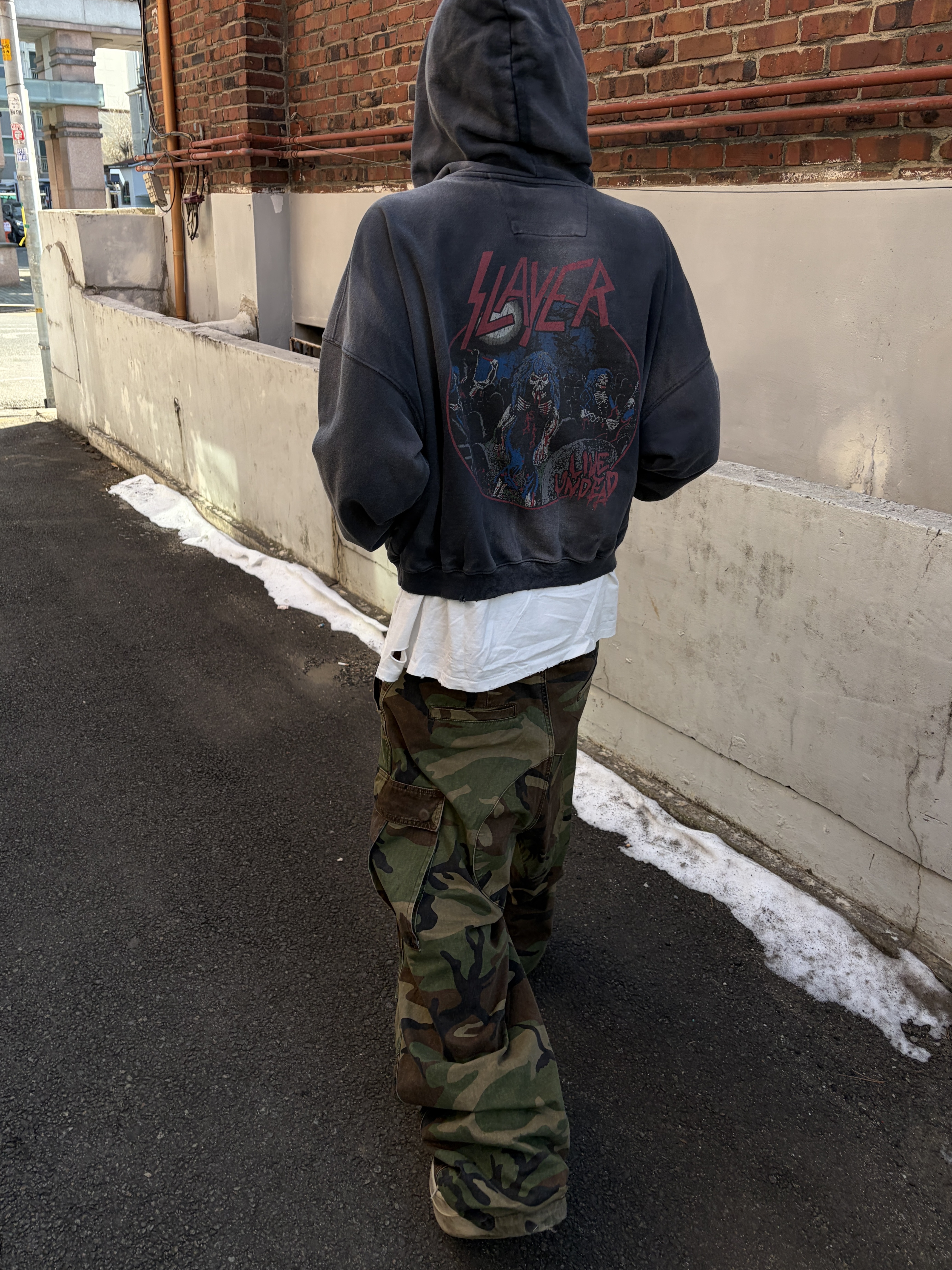 SLAYER Undermycar Live Undead Vintage Washed Hoodie Navy 착용 스타일 - 1