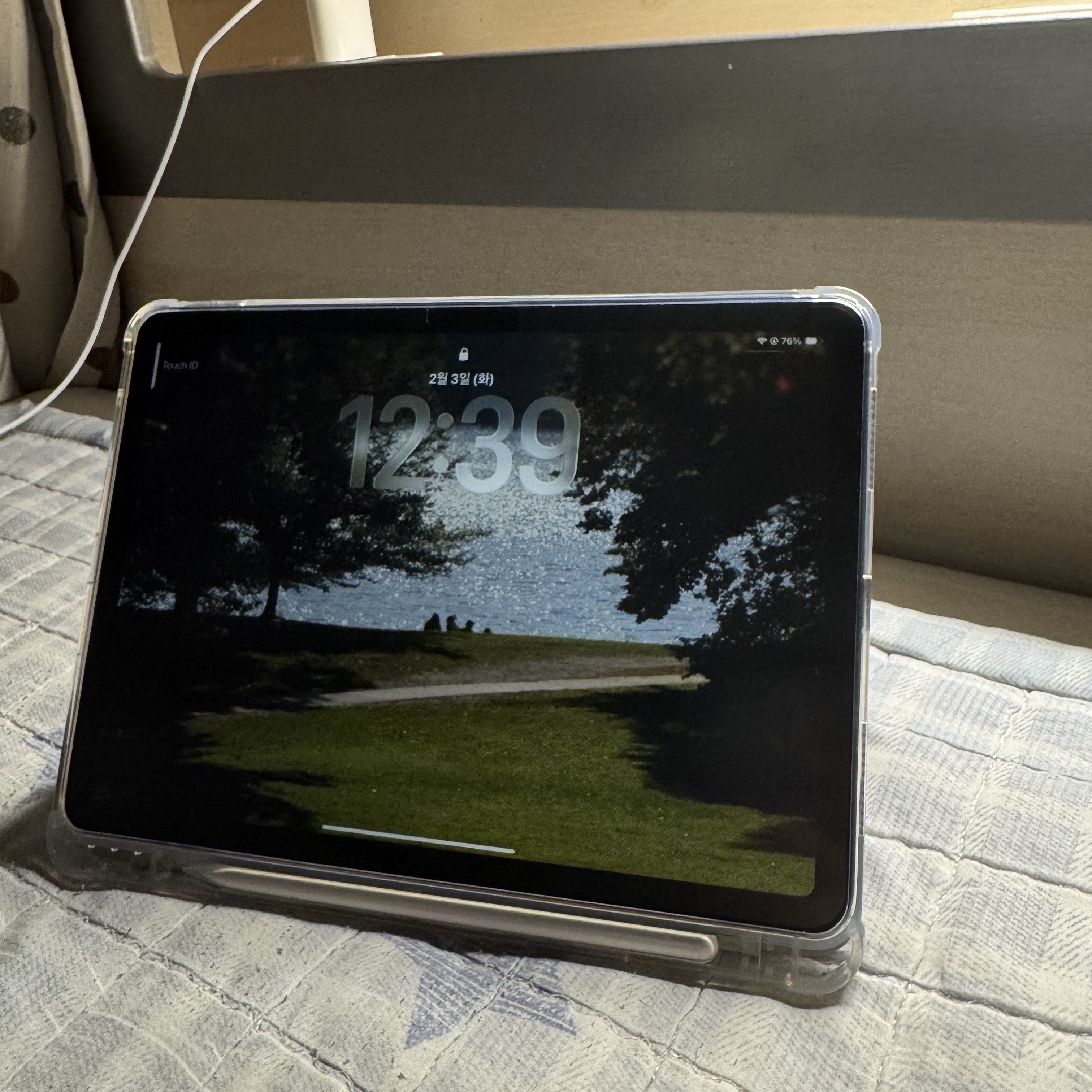 Apple iPad Air 7th Gen 11-inch Wifi 128GB Space Gray (Korean Ver.), Apple Pencil Pro (Korean Ver.) 착용 스타일