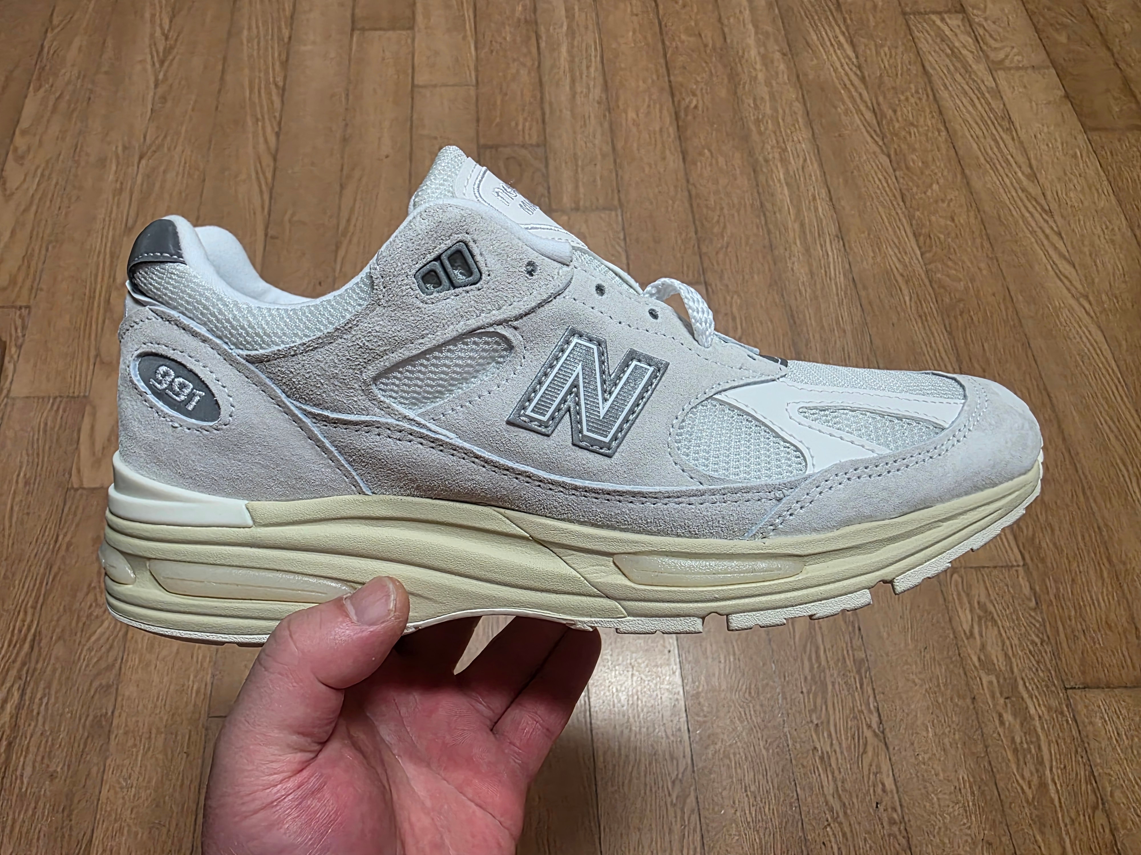 New Balance 991v2 Made in UK Wind Chime Frozen Dew 착용 스타일 - 3