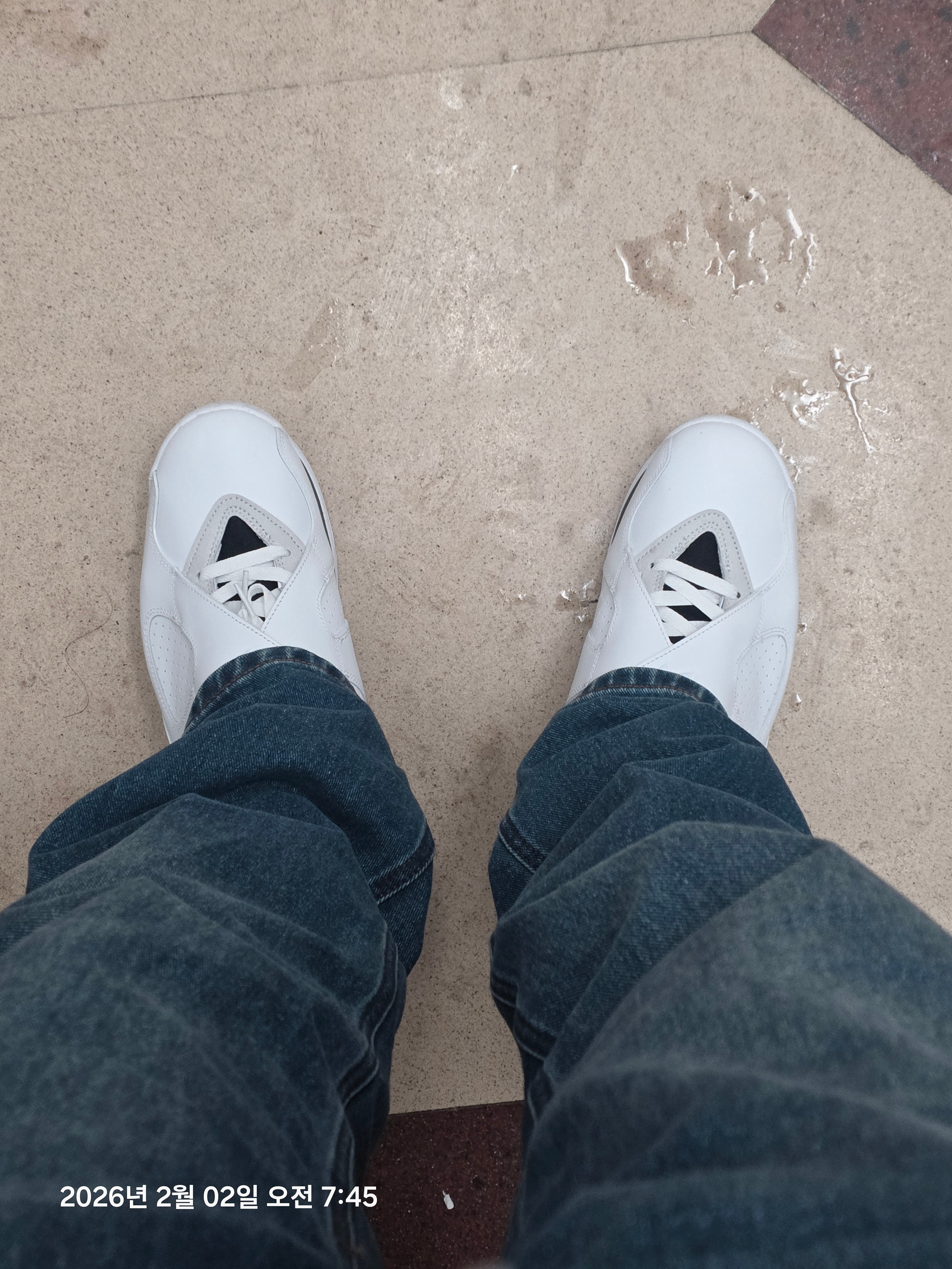 Jordan 8 Retro Bugs Bunny 2025 착용 스타일 - 1
