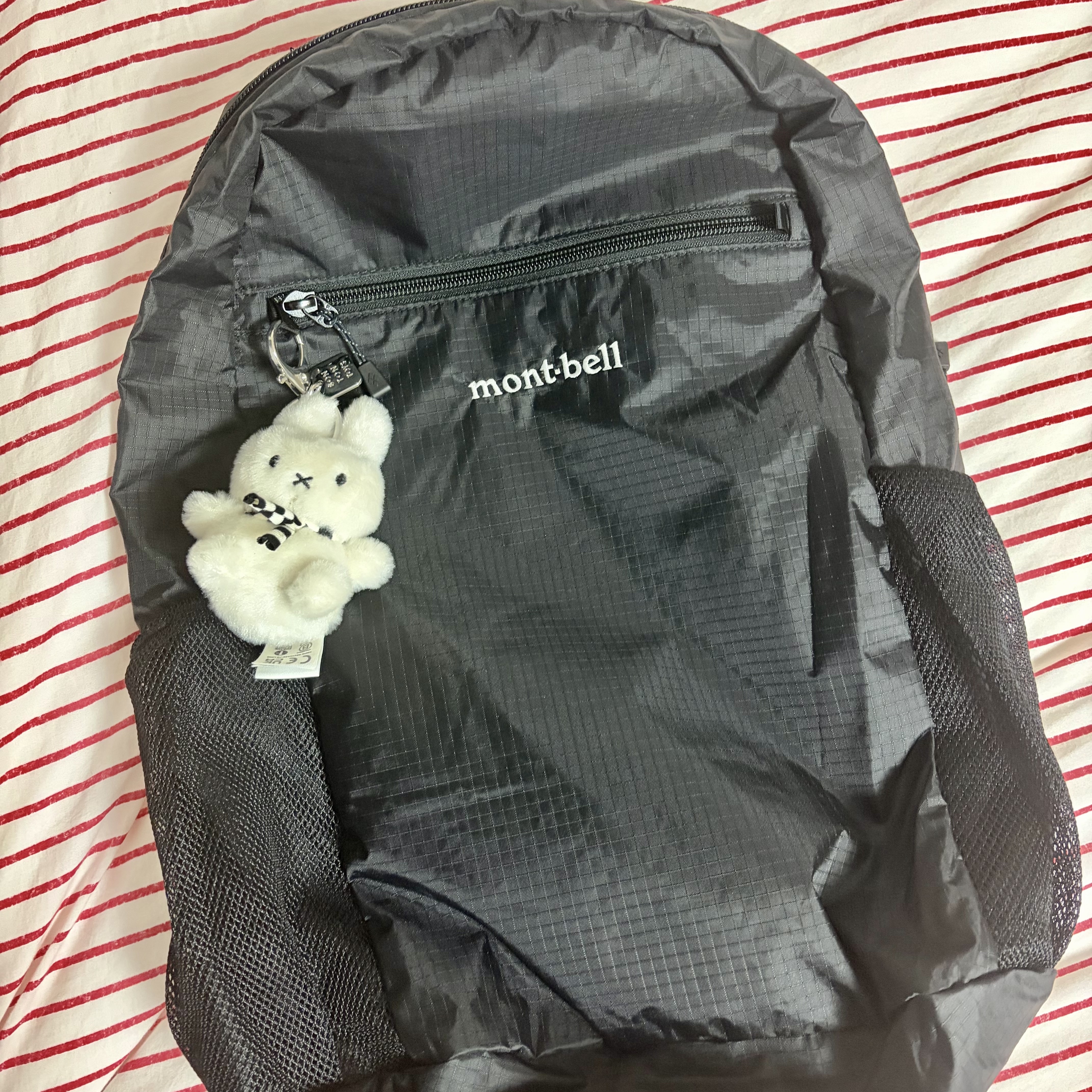 Montbell Pocketable Light Pack 15 Black, Miffy x Bon Ton Toys Sitting Keychain with Scarf White 착용 스타일