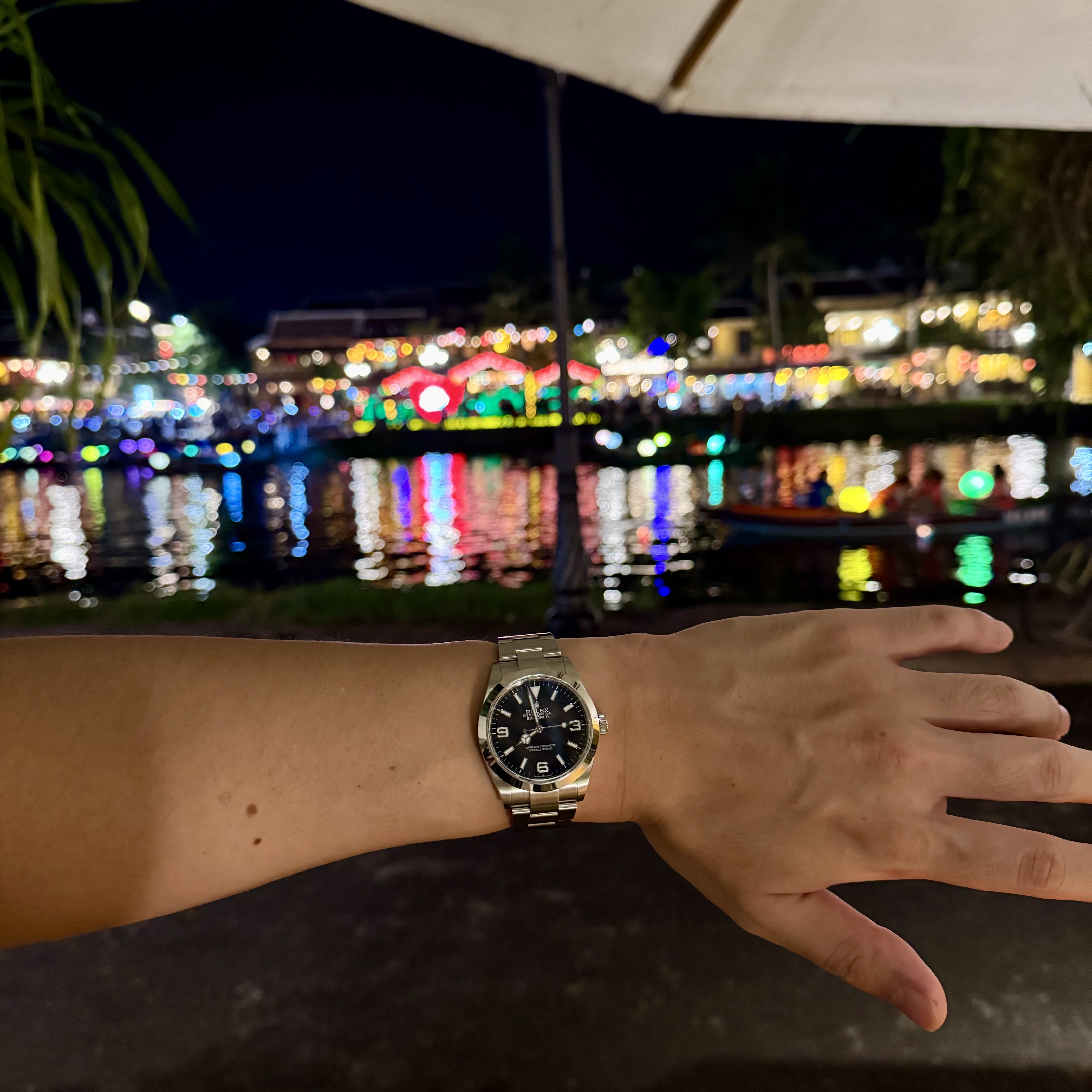 Rolex Explorer 40mm 224270 Black Oyster 착용 스타일 - 2