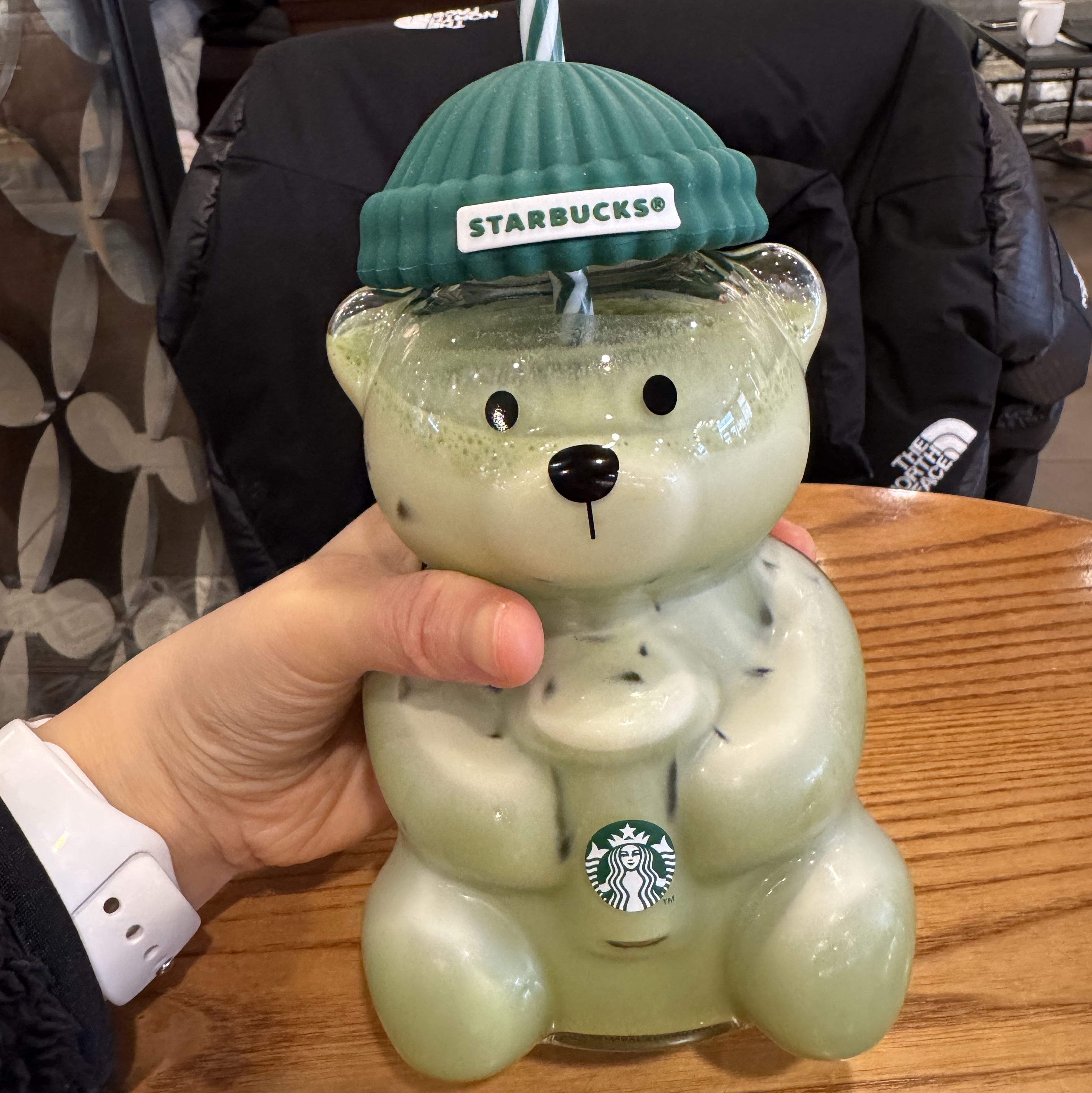Starbucks Autumn Bearista Glass Cold Cup 591ml 착용 스타일 - 2