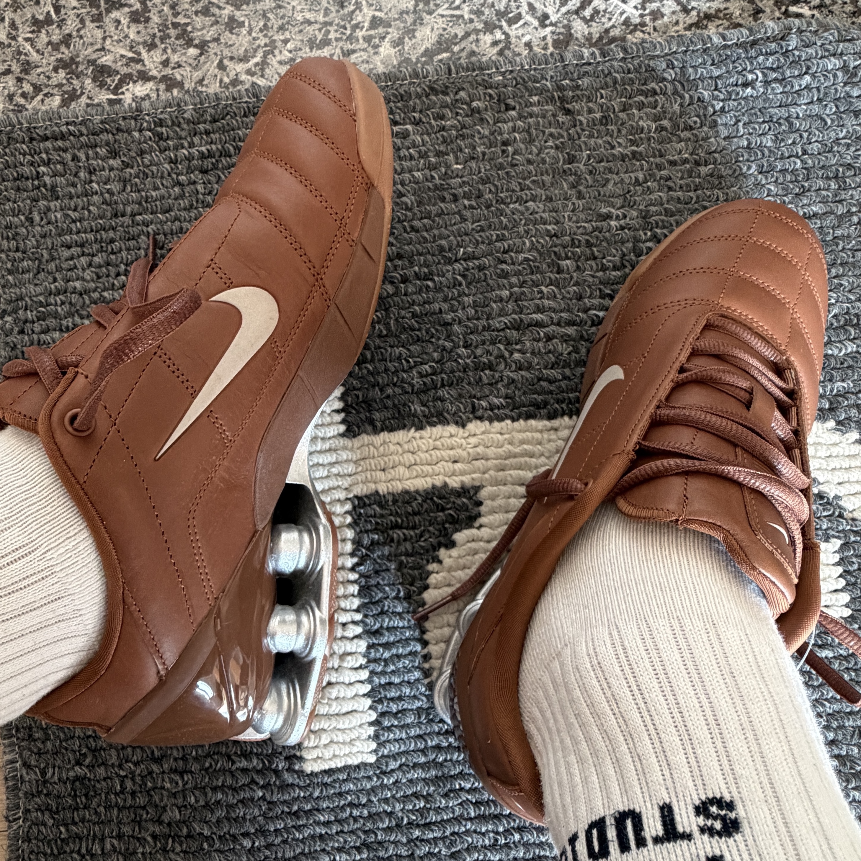 (W) Nike Total 90 Shox Magia Pecan Metallic Silver 착용 스타일 - 2