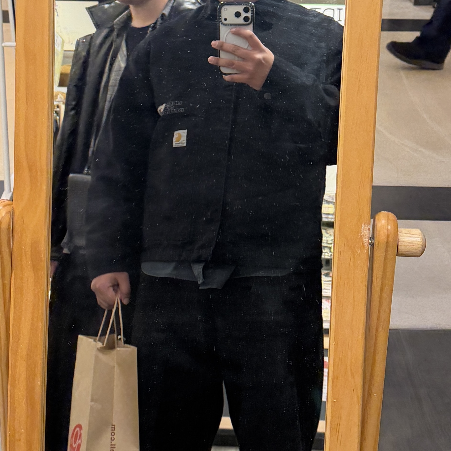 Carhartt WIP OG Arcan Graphic Jacket Black Heavy Stone Wash 착용 스타일 - 2