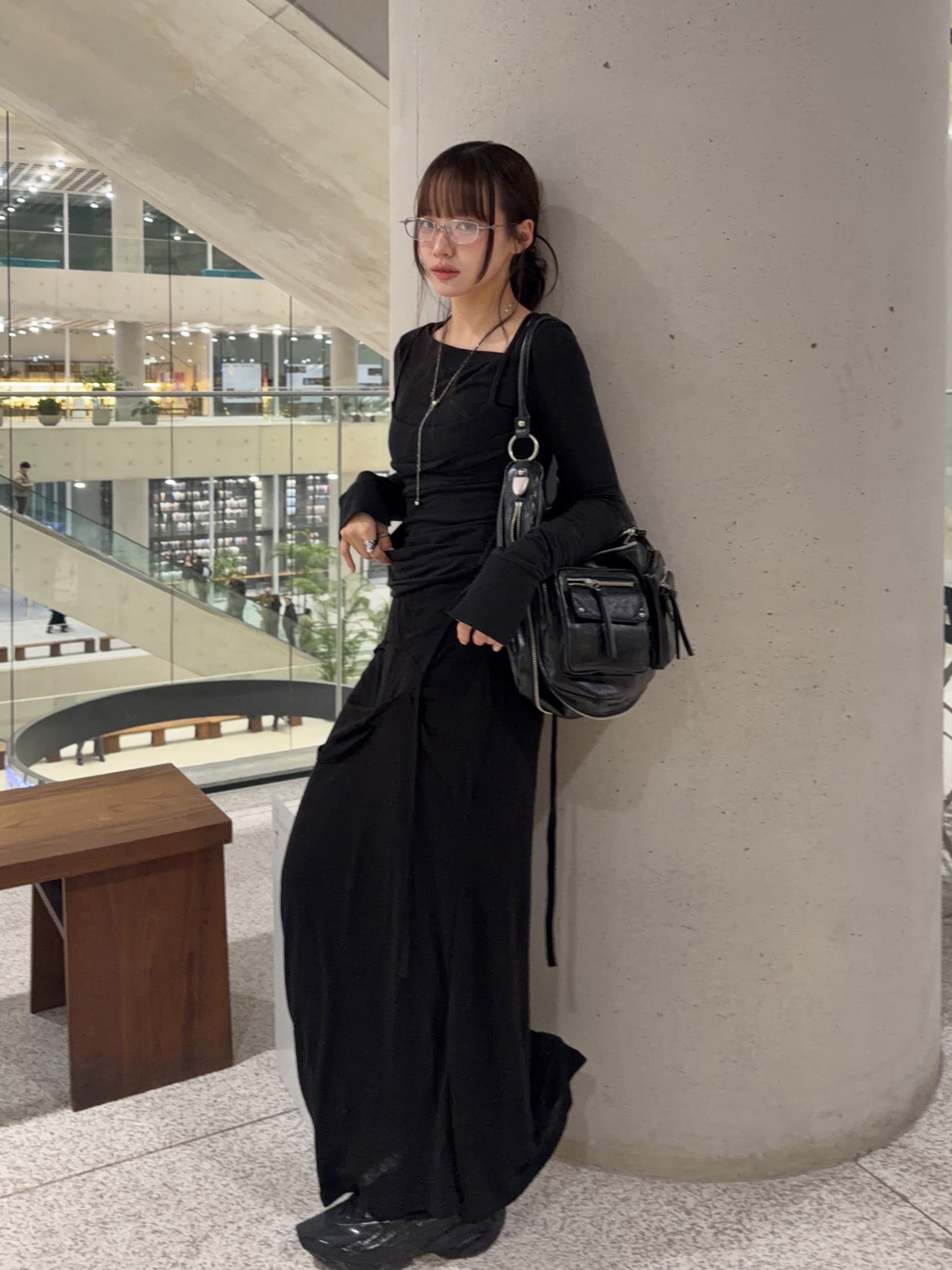 MONDO Freestyle On Ear Headphone Transparent, (W) Nike x Knwls Air Max Muse Noir 착용 스타일 - 2
