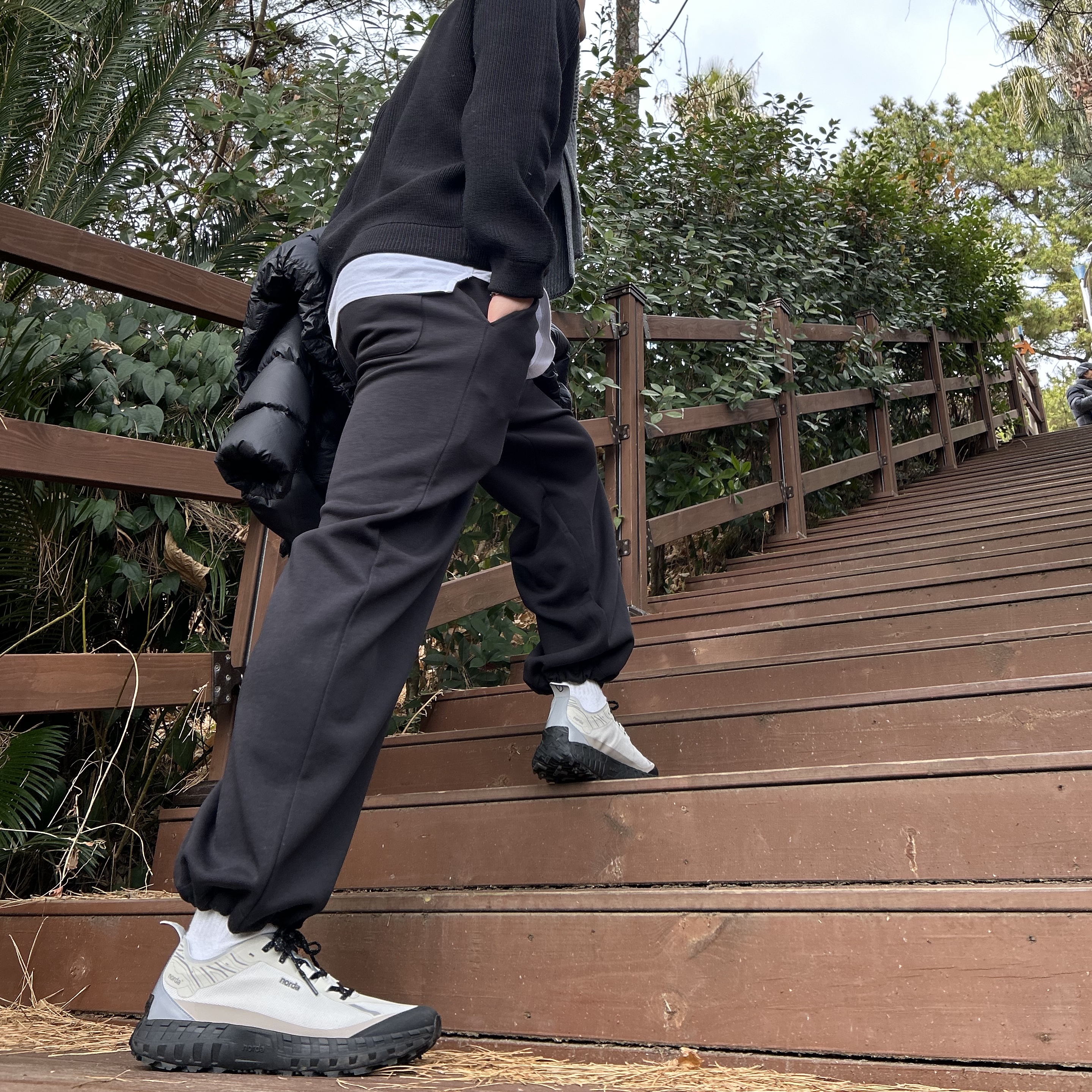 Norda 001/A Cinder, Andersen Andersen Skipper Jacket Black 착용 스타일