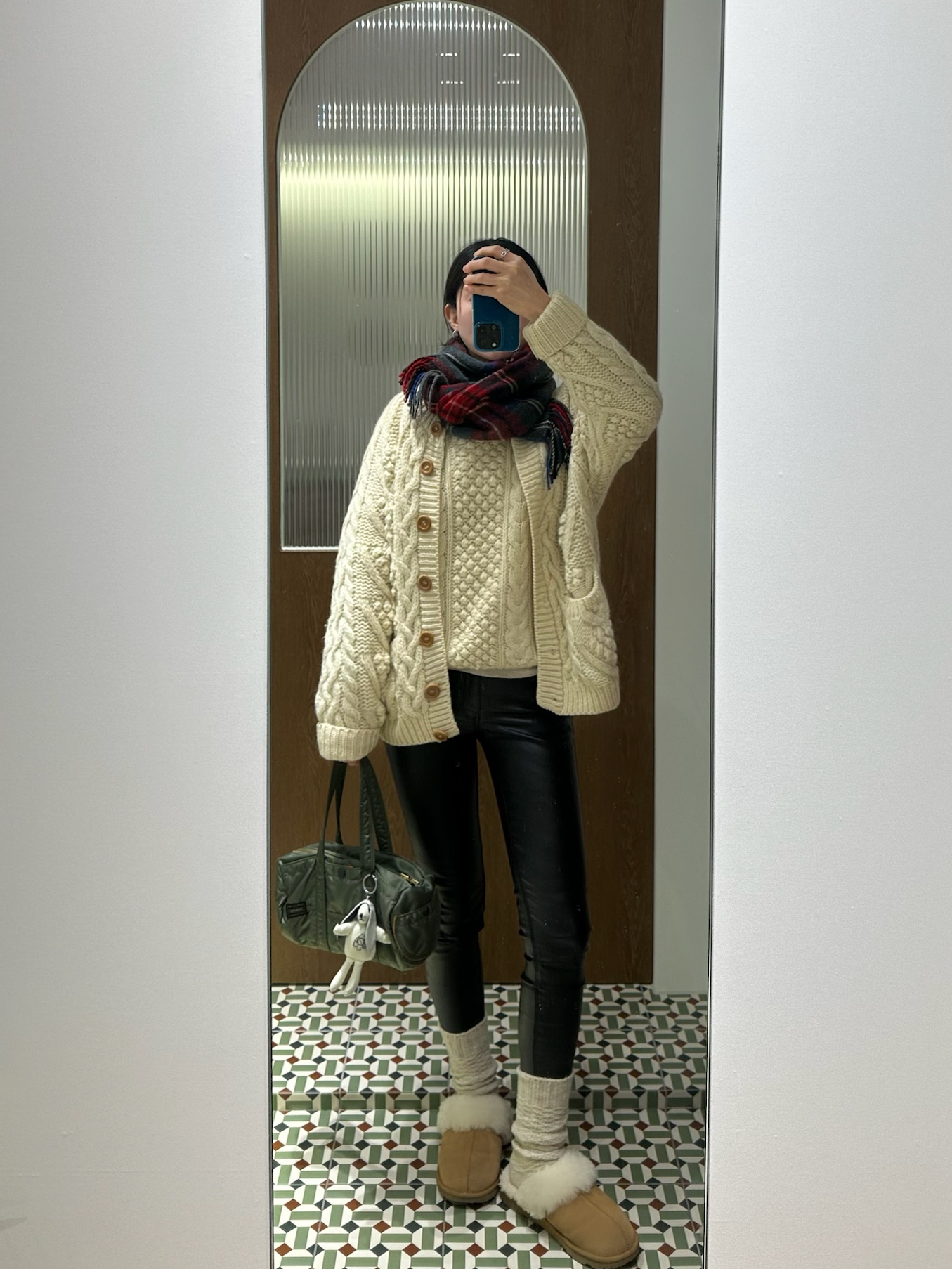 Porter Tanker Duffle Bag S Sage Green 착용 스타일 - 2