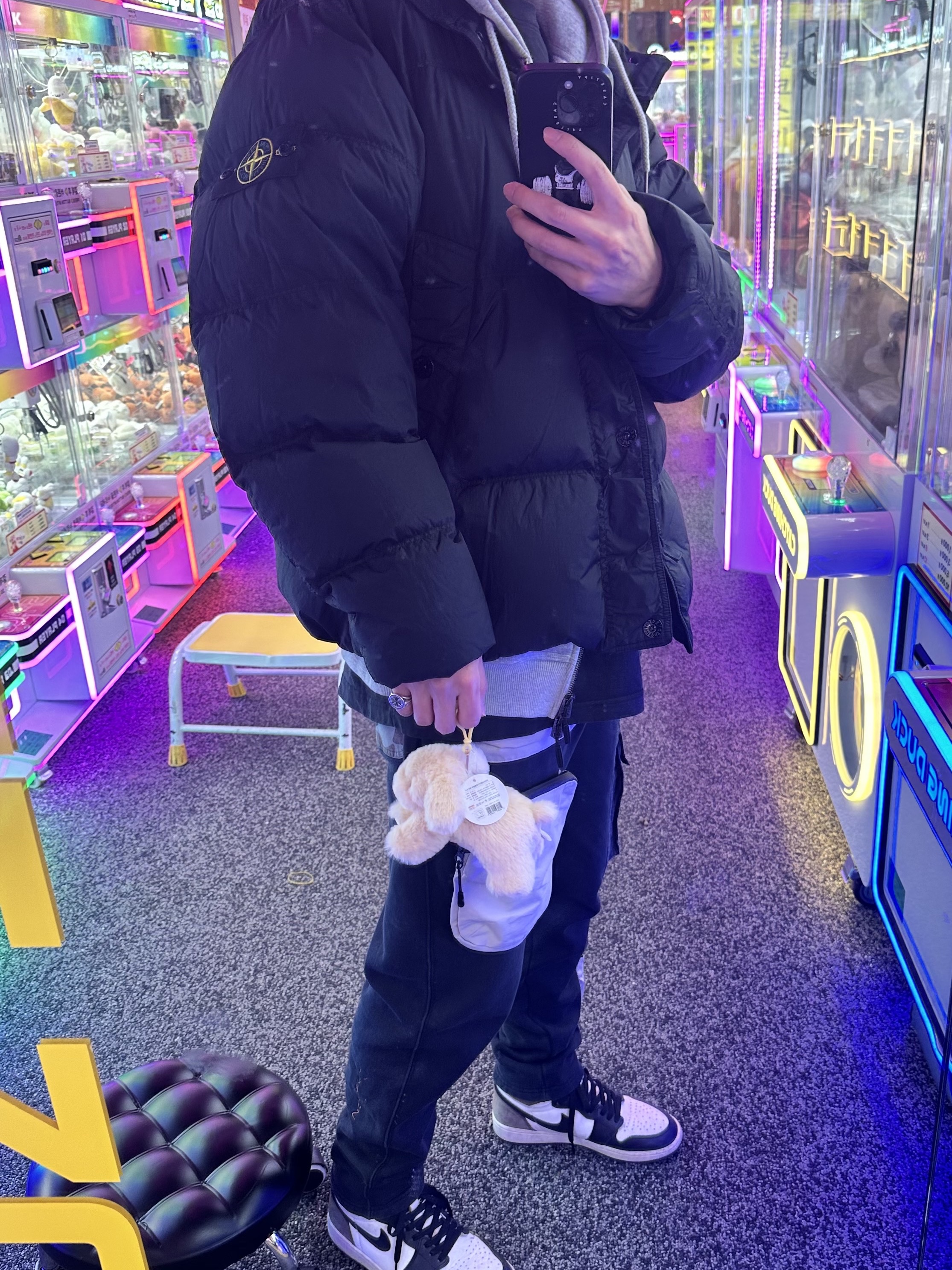 Jordan 1 Retro High OG Black Mocha, Nike x Travis Scott NRG AG Utility Sweatpants Black 착용 스타일