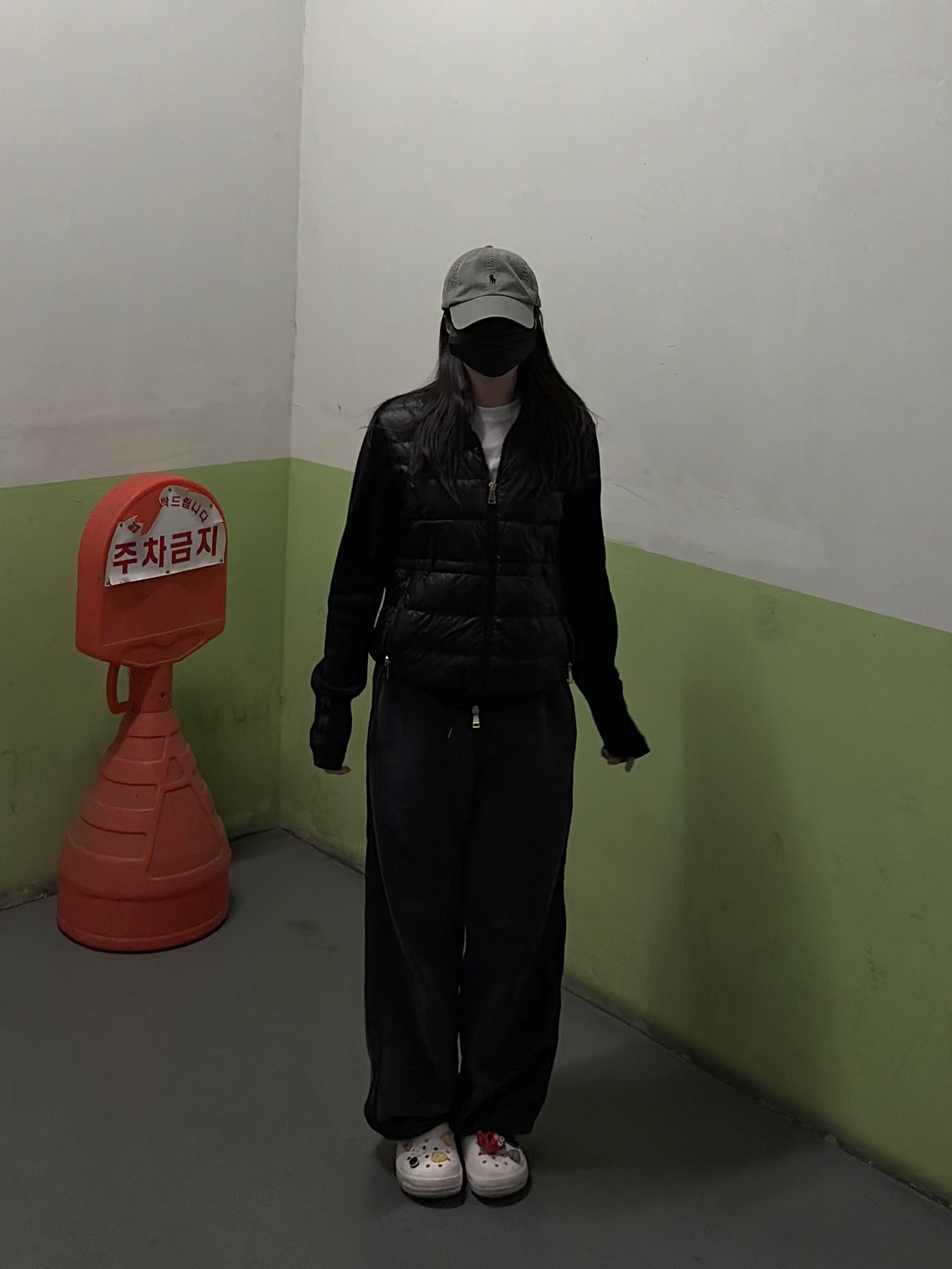 Uniqlo x Needles Fleece Wide Pants Longer Length Dark Gray - KR, (W) Moncler Padded Wool Zip Up Cardigan Black - 25FW 착용 스타일