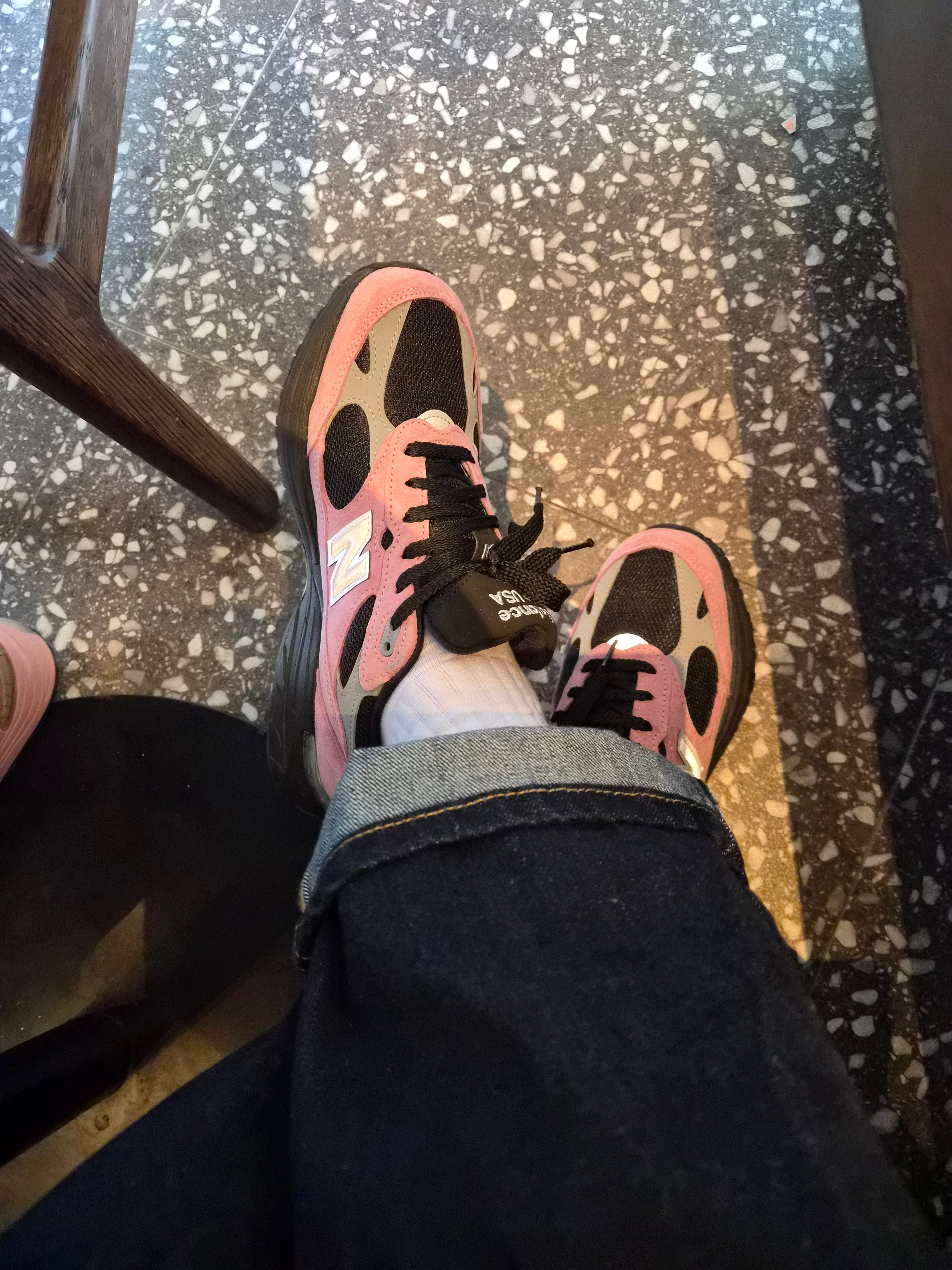 New Balance 993 Made in USA Pink Taffy 착용 스타일