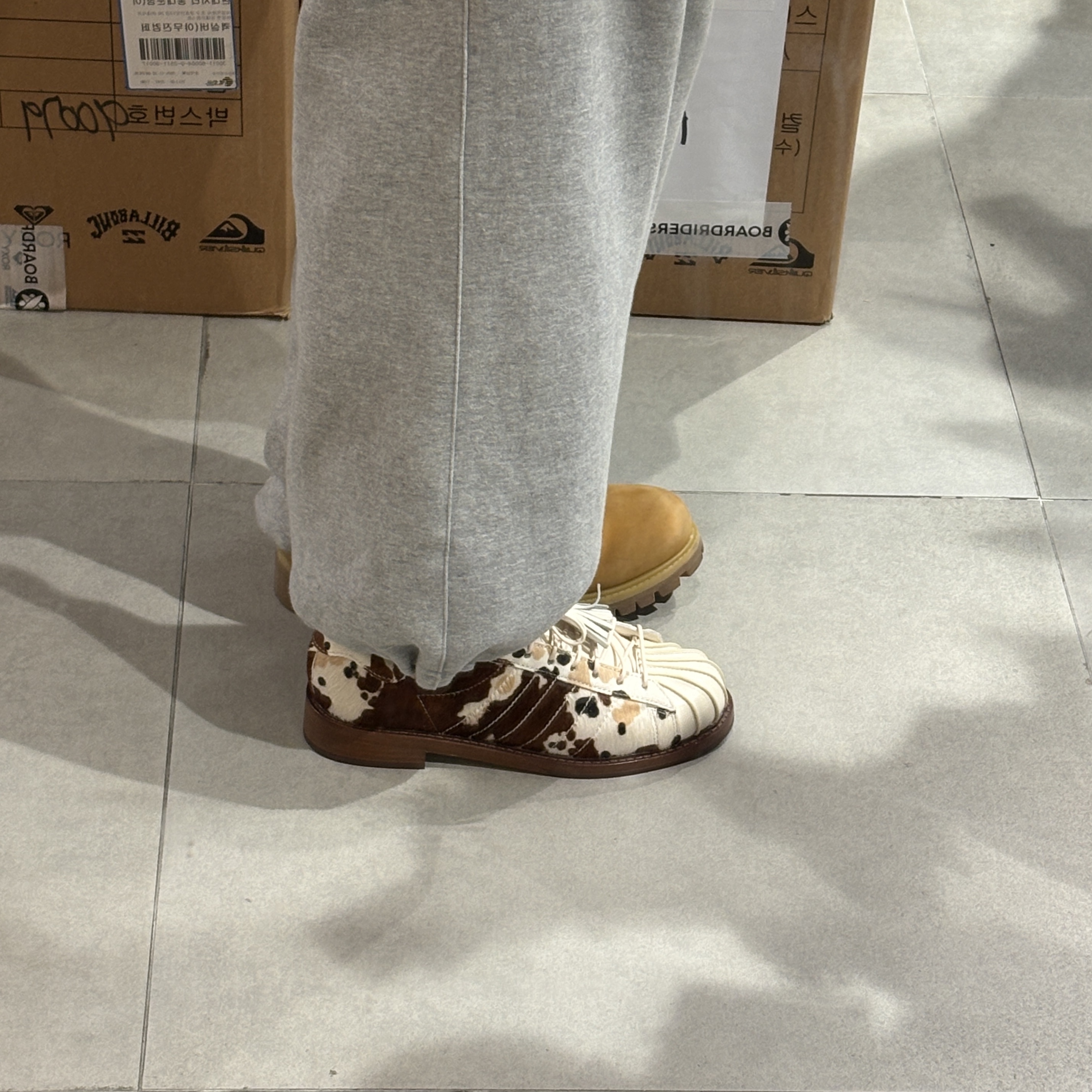 Adidas x Edison Chen Clot Superstar Dress Wonder White Preloved Brown 착용 스타일 - 3