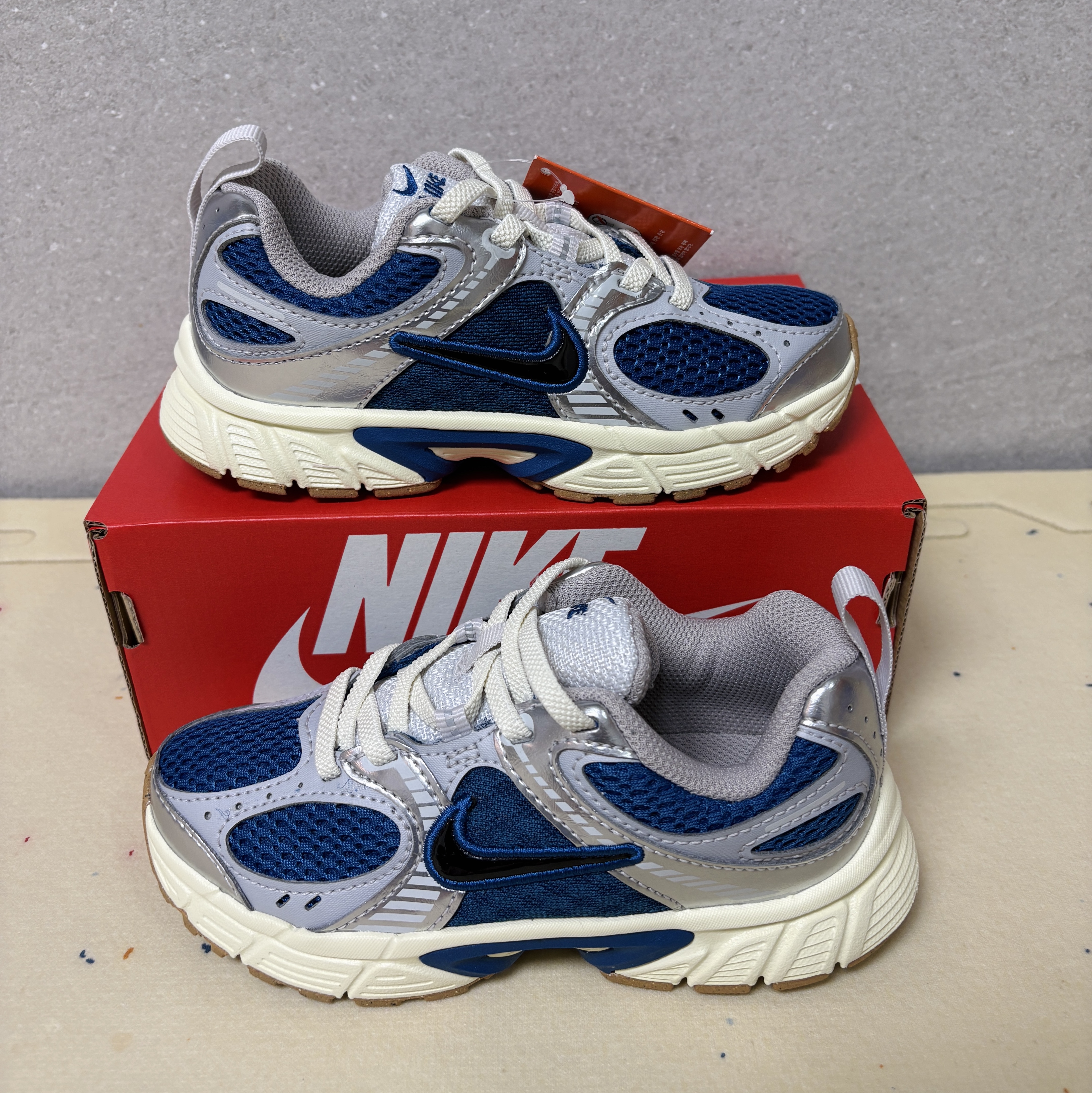 Nike V5 RNR Blue Void Wolf Grey 착용 스타일 - 1