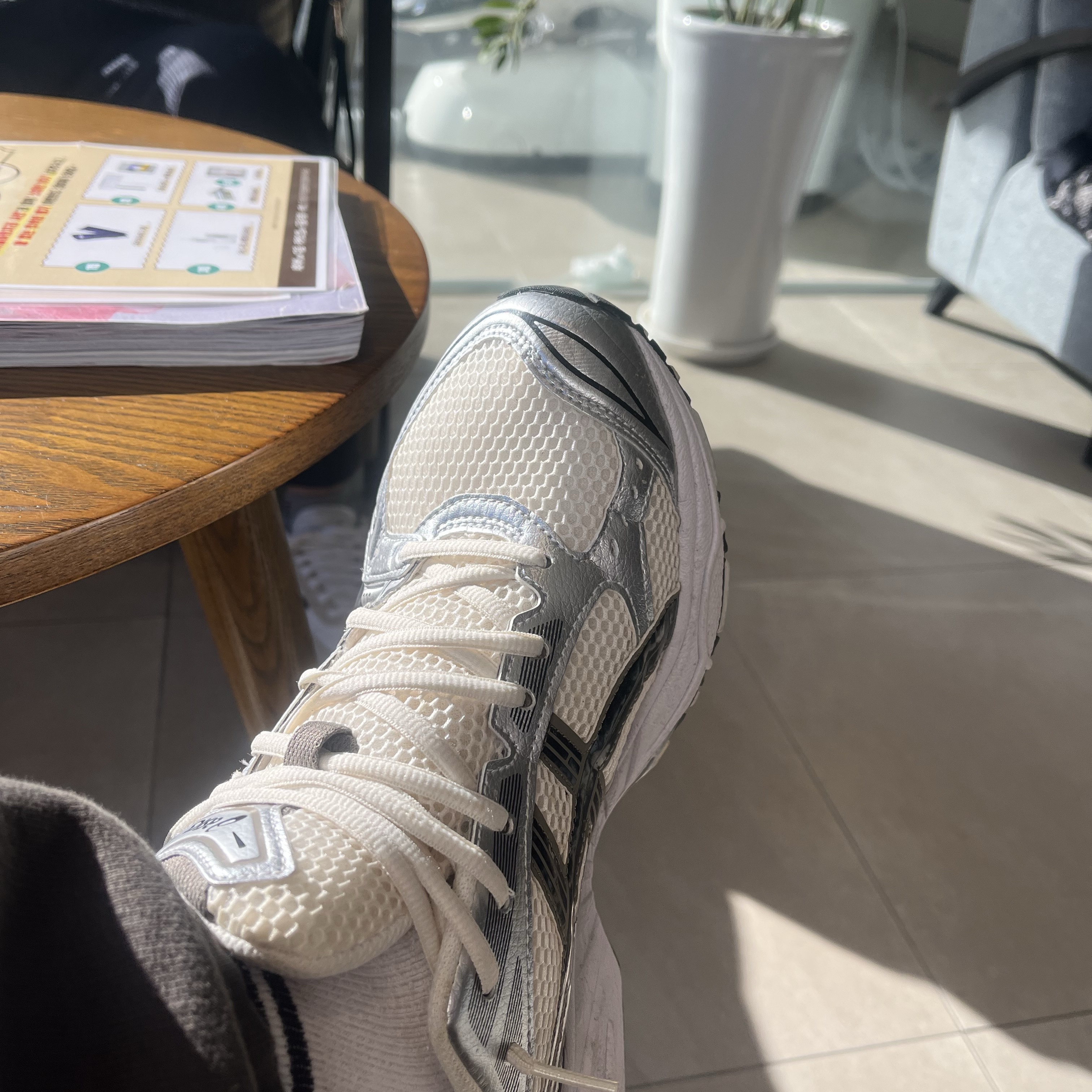 Asics Gel-Kayano 14 Cream Black 착용 스타일