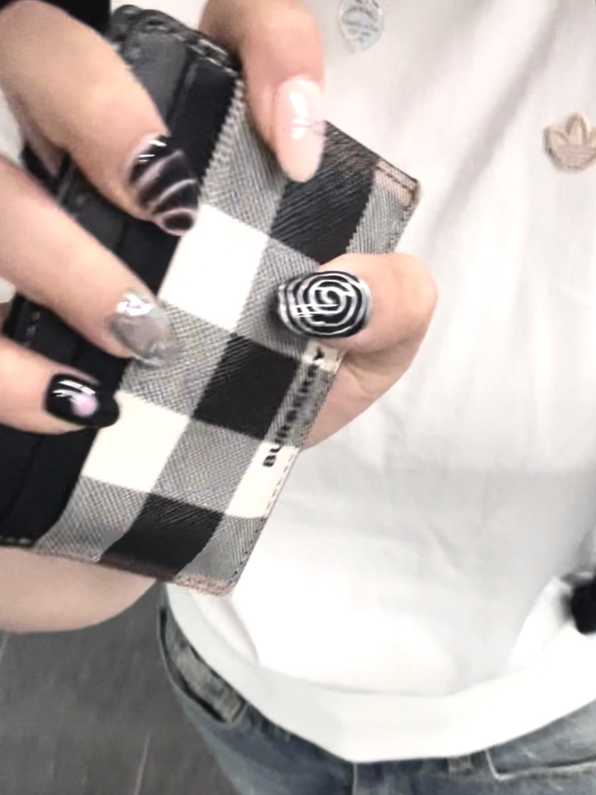 Burberry Check Leather Card Case Dark Birch Brown, Tiffany & Co. Return To Tiffany Double Heart Pendant Silver 착용 스타일