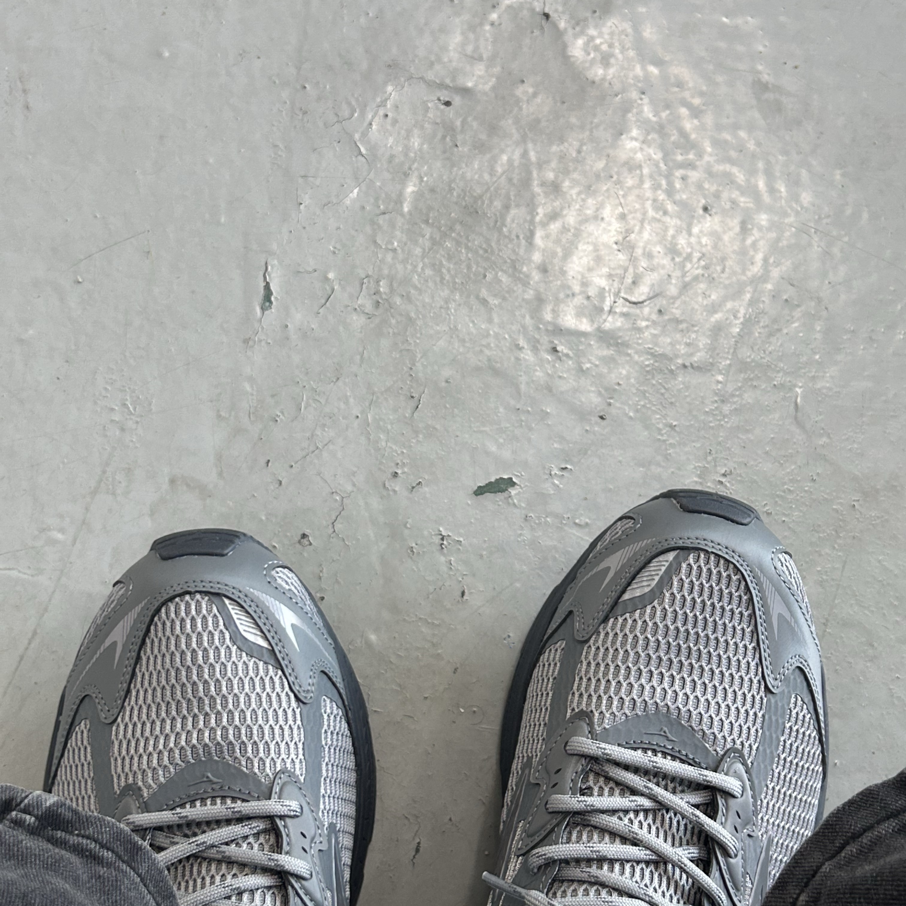 Mizuno Racer V2 Grey Black 착용 스타일