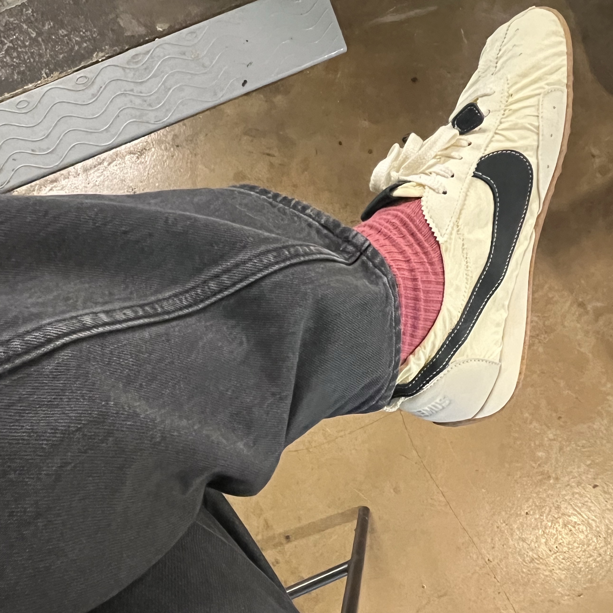 Nike x Jacquemus Moon Shoe SP Alabaster Off Noir 착용 스타일