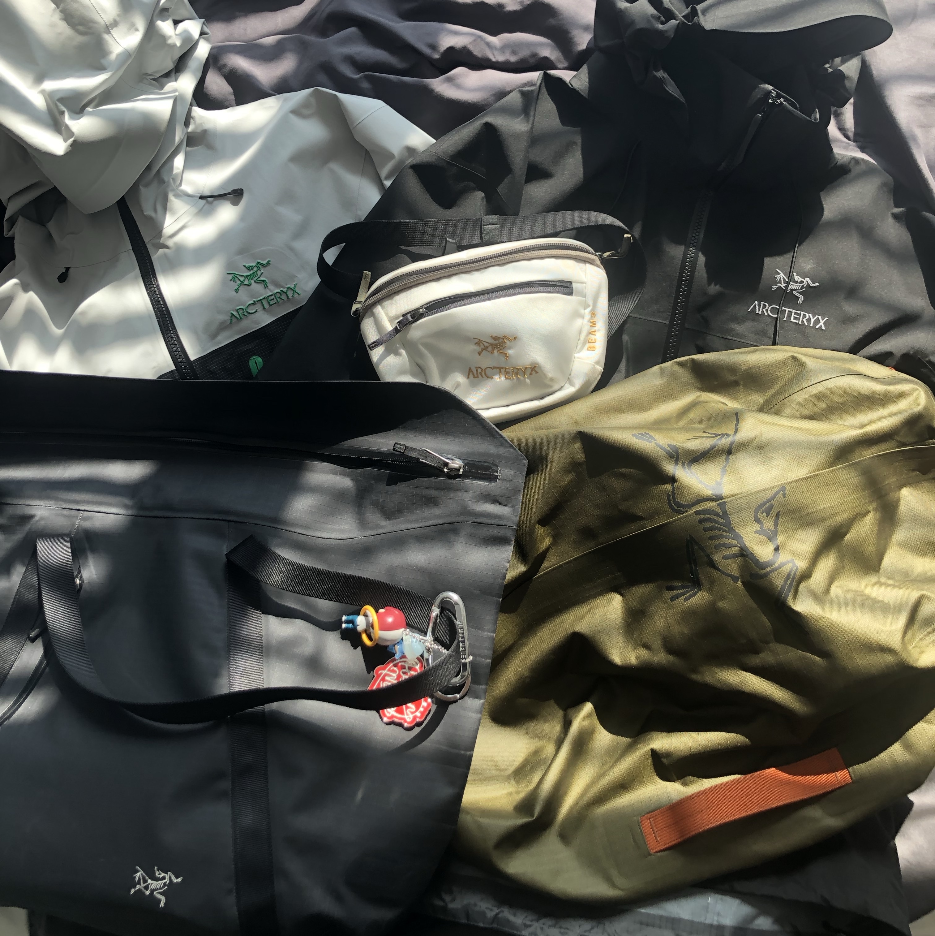 Arc'teryx Alpha Jacket Black Solitude, Arc'teryx Beta AR Jacket Black 착용 스타일