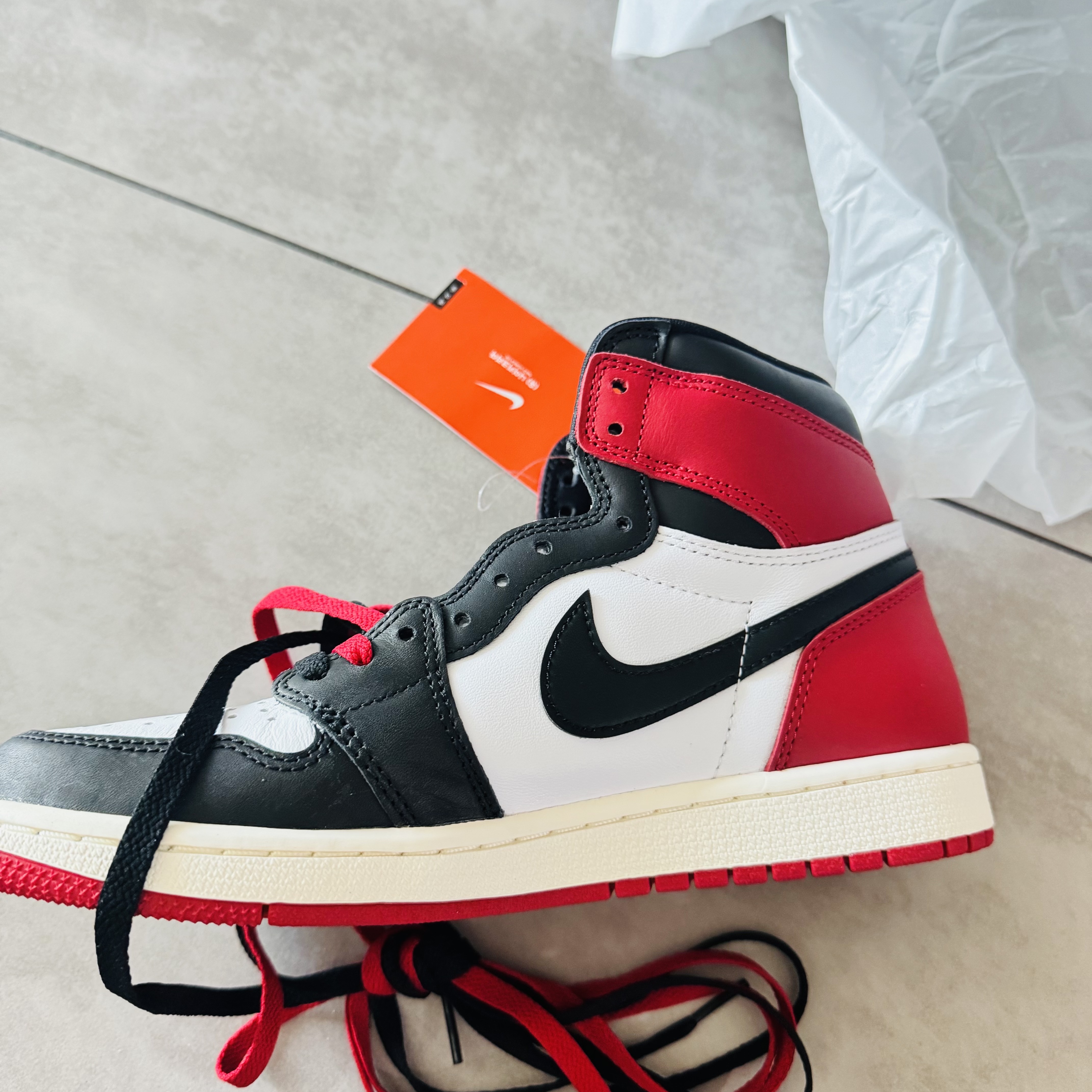 Jordan 1 Retro High OG Black Toe 착용 스타일 - 4