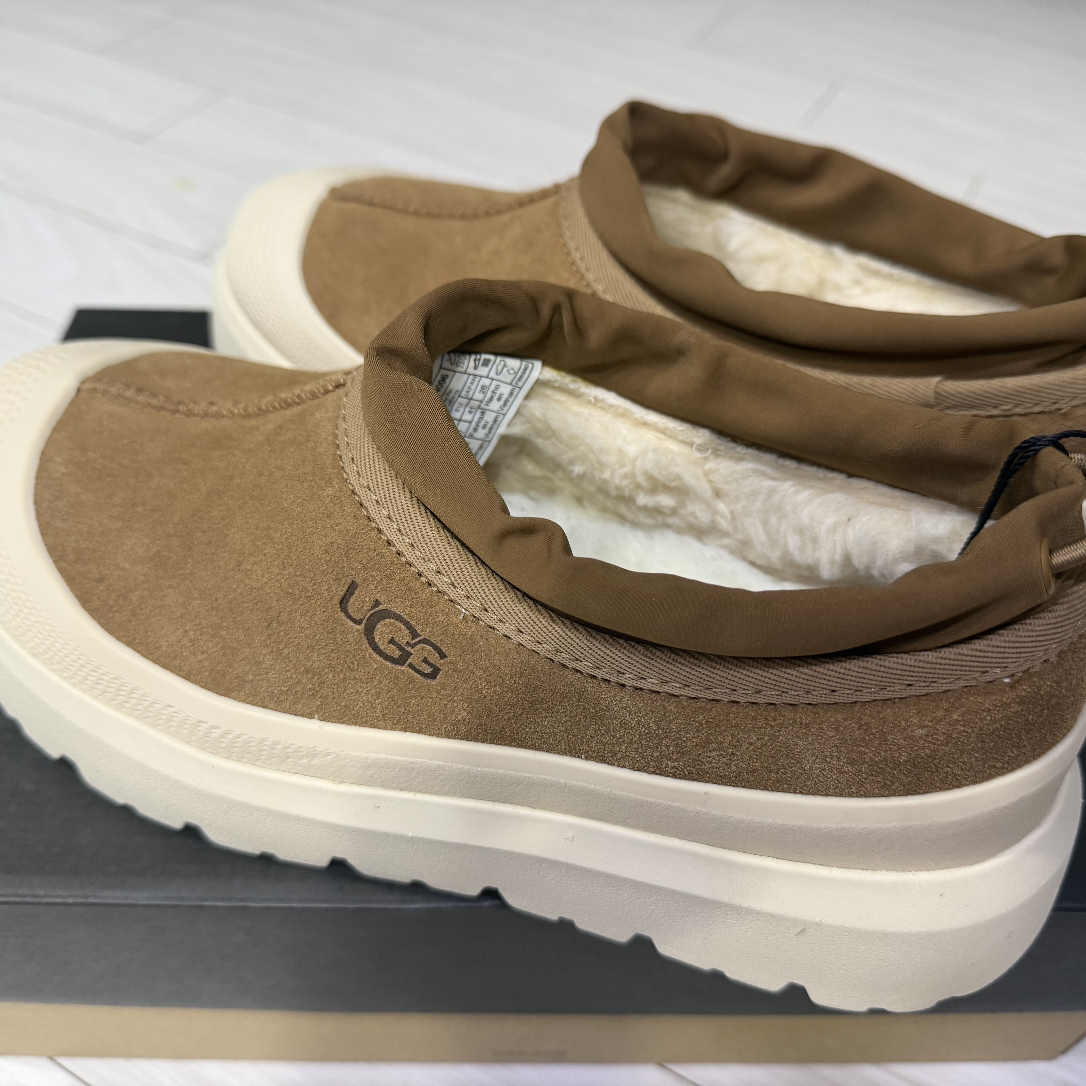 UGG Tasman Weather Hybrid Chestnut Whitecap 착용 스타일