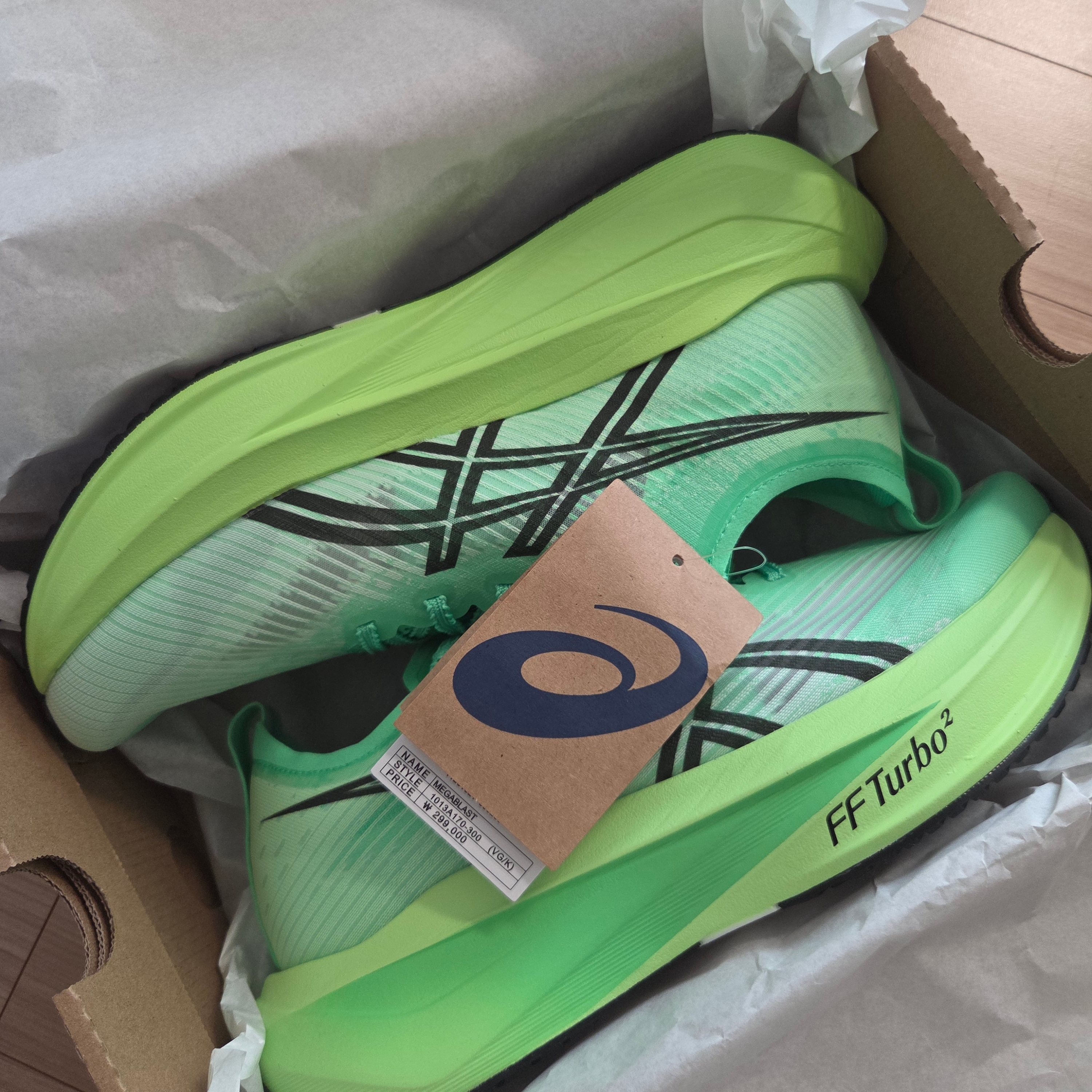 Asics Megablast Vital Green Black 착용 스타일
