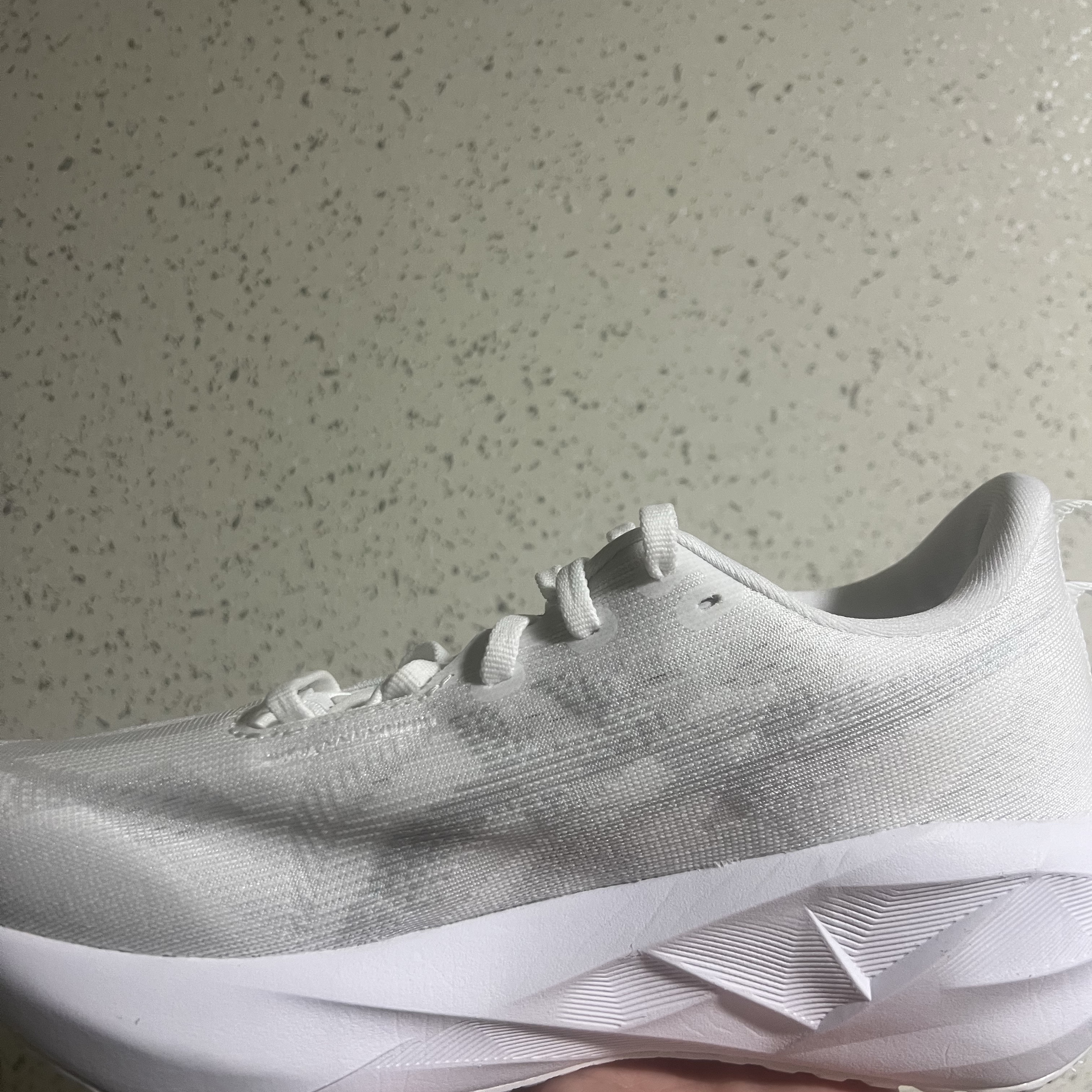 (W) Asics Novablast 5 White Piedmont Grey 착용 스타일 - 1