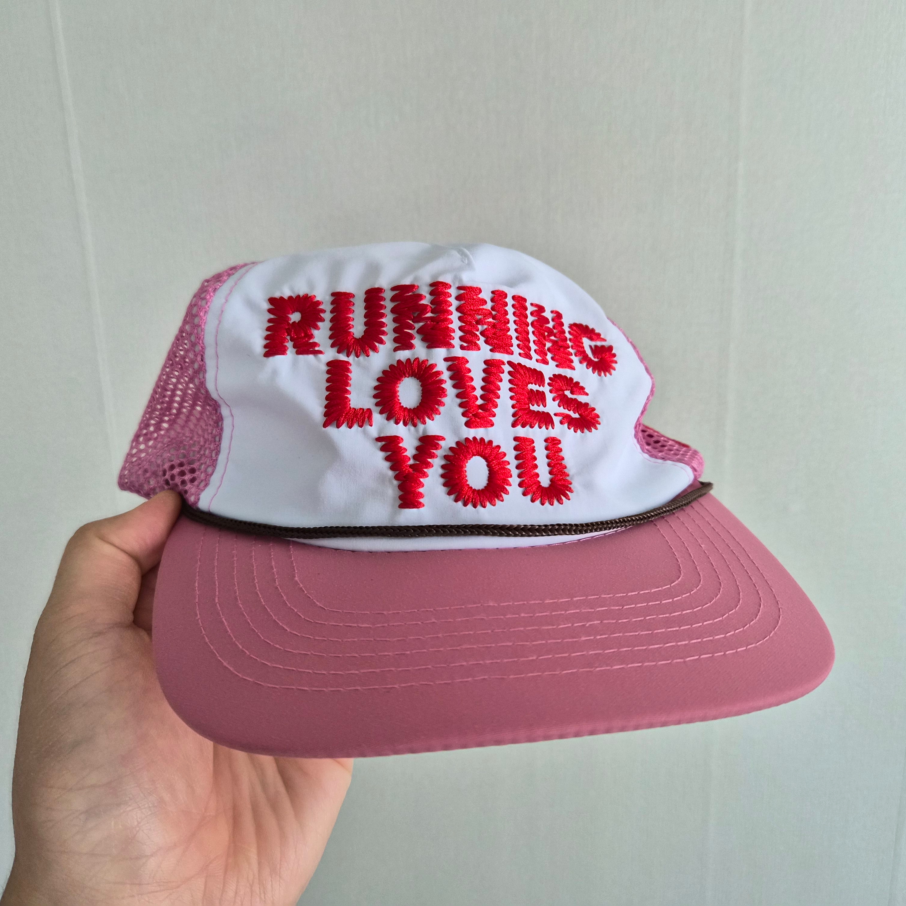 Alex Zono Running Loves You Trucker Hat Pink 착용 스타일