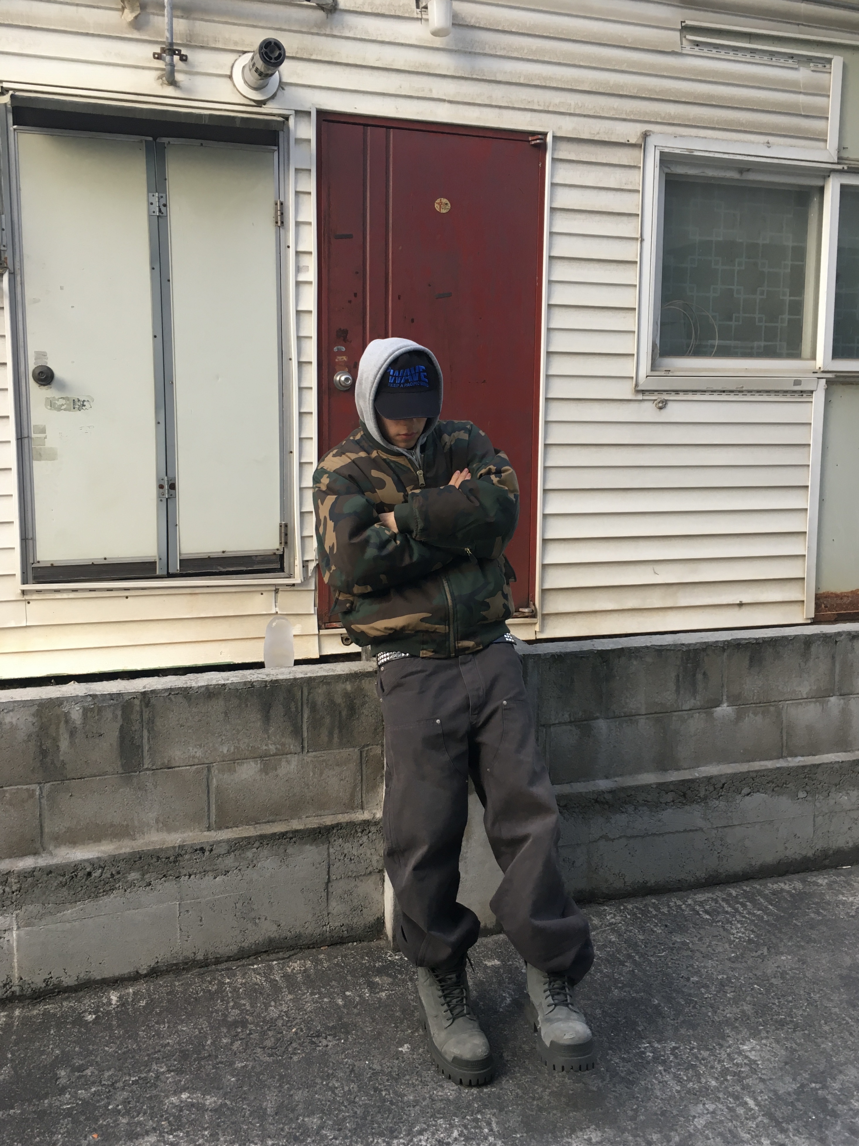 [더블적립]Farfromwhat Far Aged Brown Carpenter Pants 착용 스타일 - 2