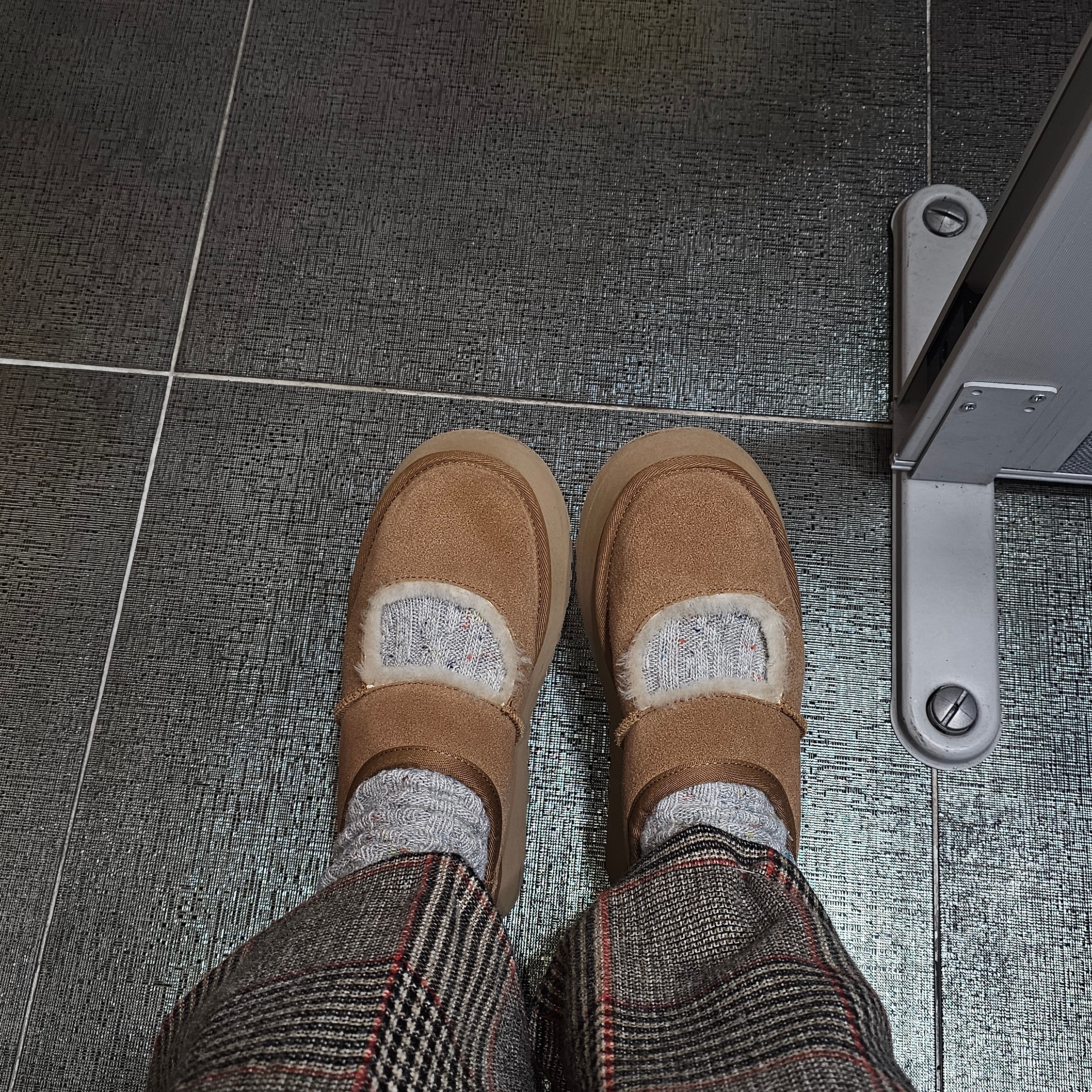 (W) UGG Bea Mary Jane Chestnut 착용 스타일
