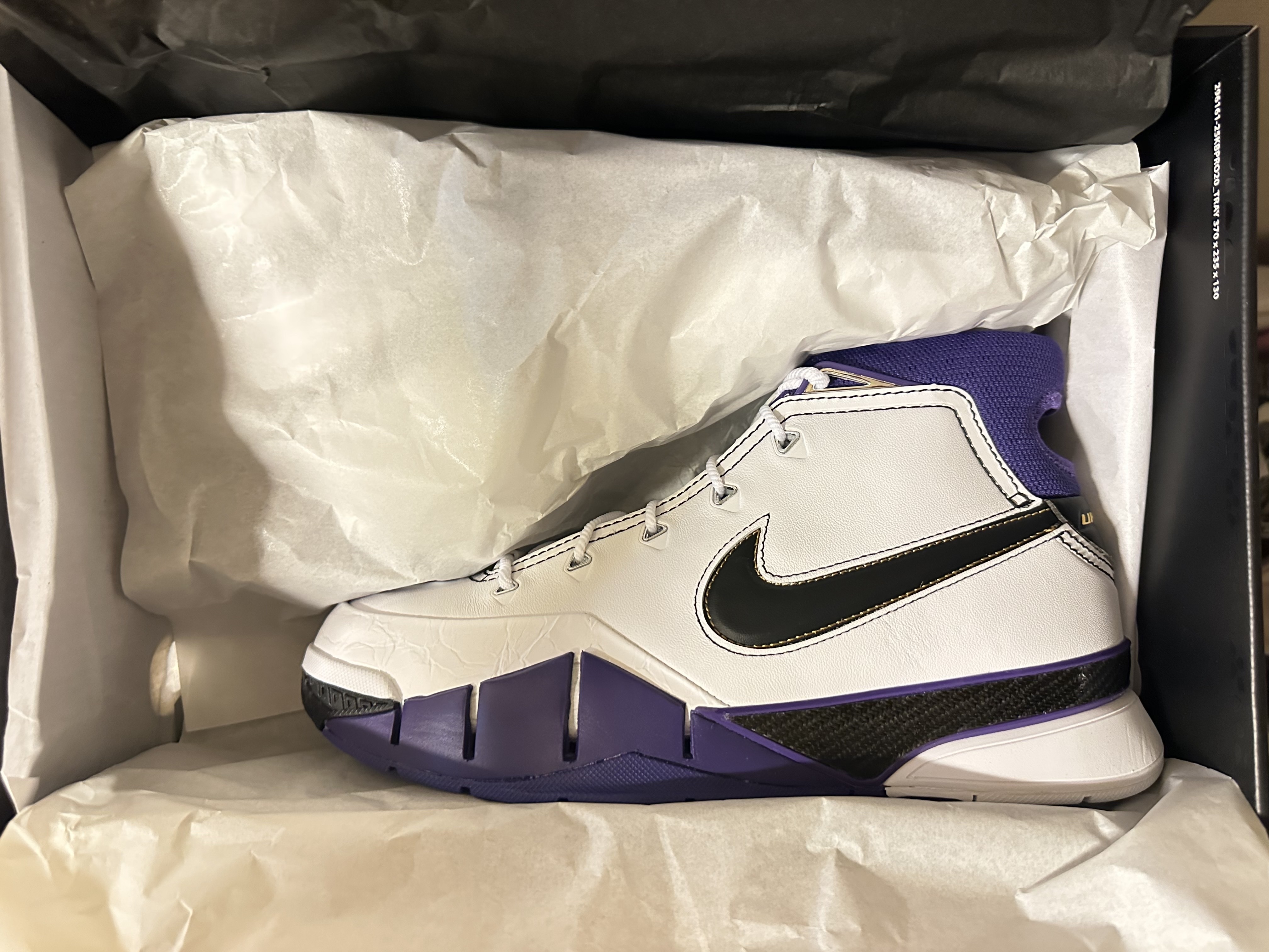 Nike Kobe 1 Protro 81 Pt Game White Black 착용 스타일