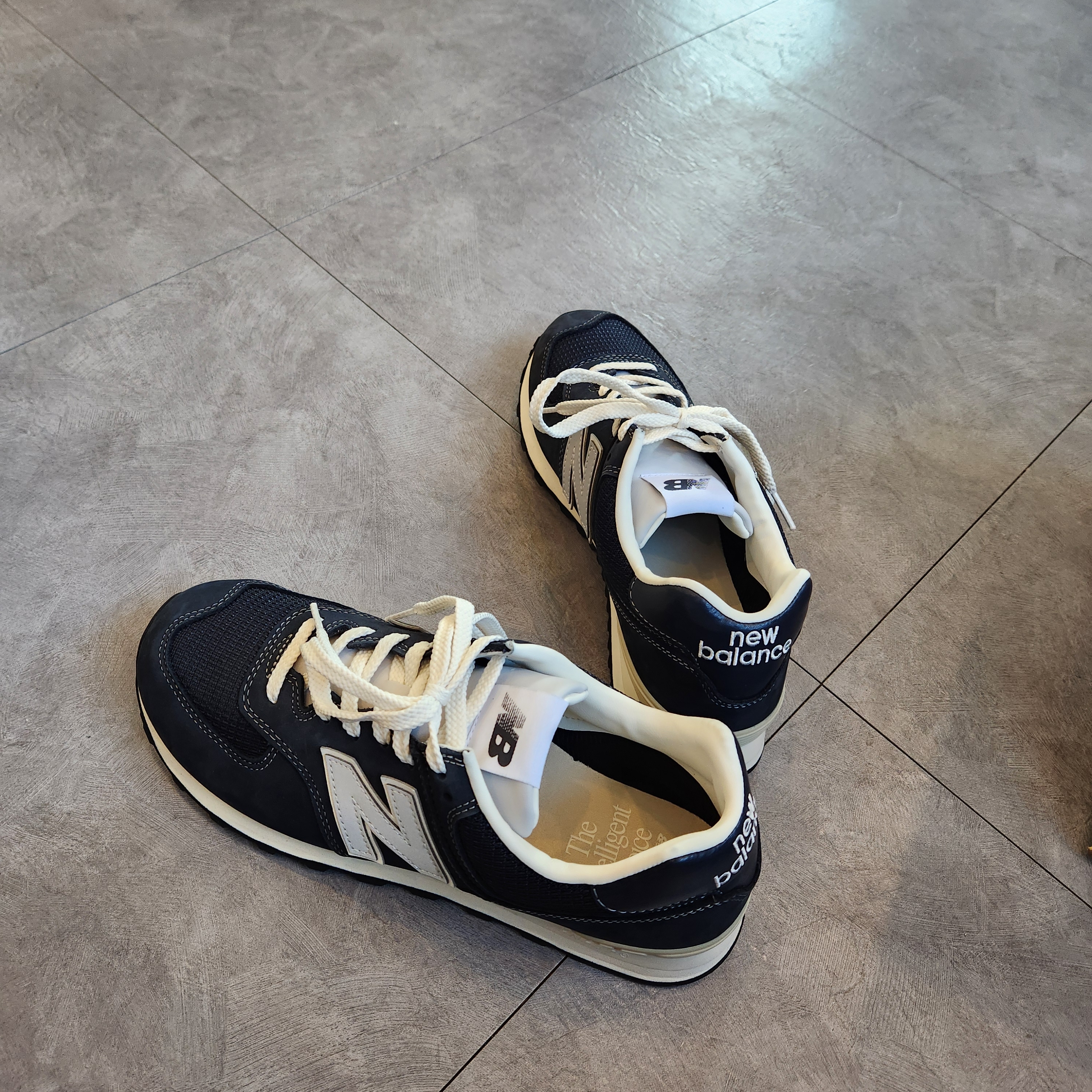 New Balance x Pottery 574 Premium Hard Navy 착용 스타일
