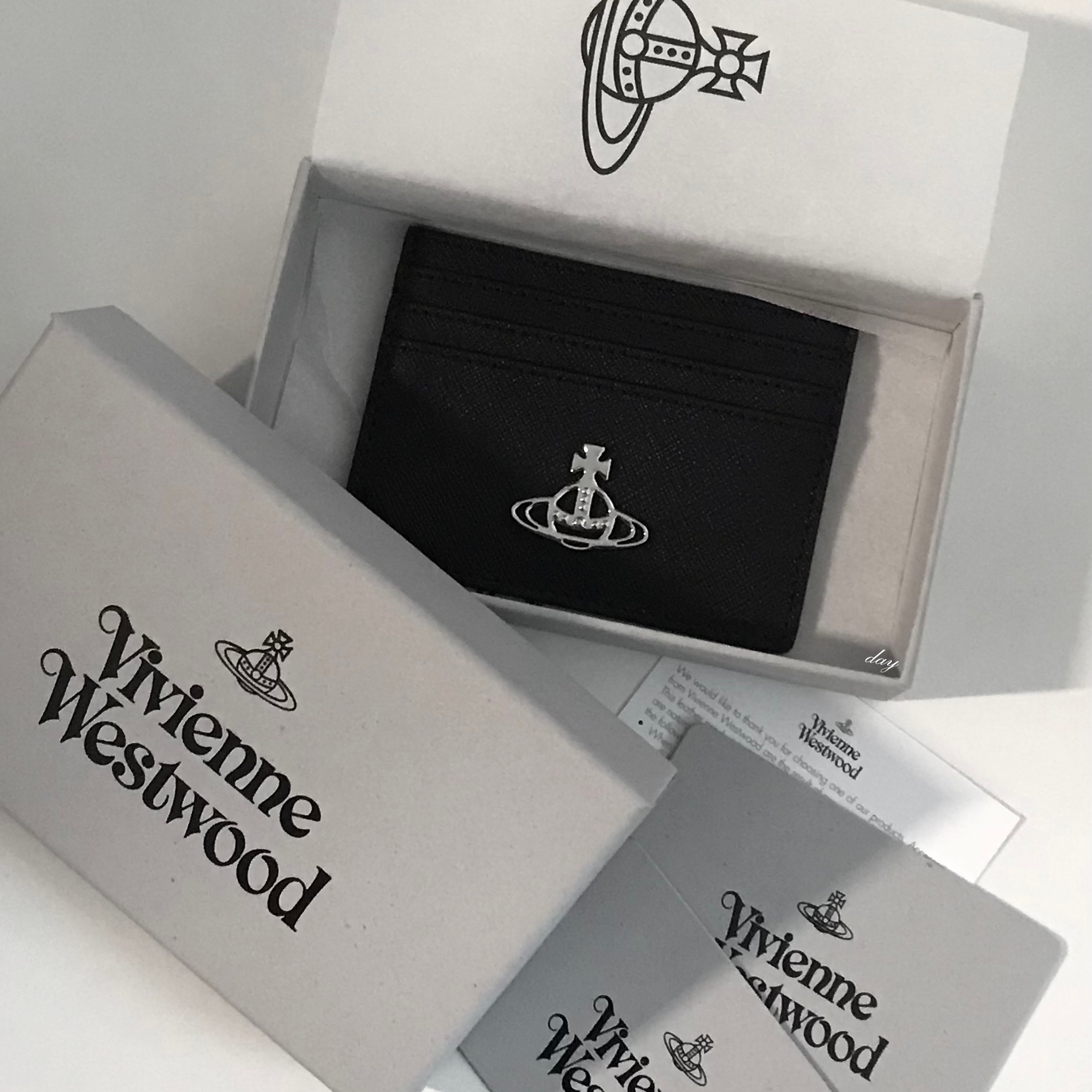 Vivienne Westwood Flat Card Holder Black 착용 스타일