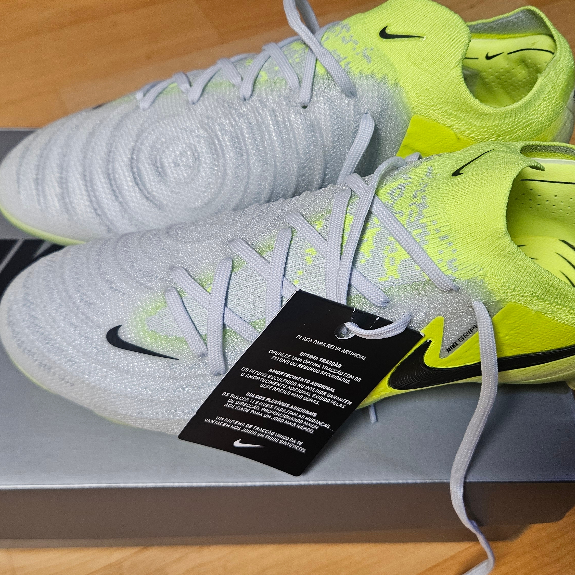 Nike Phantom GX 2 Elite AG Metallic Silver Volt 착용 스타일