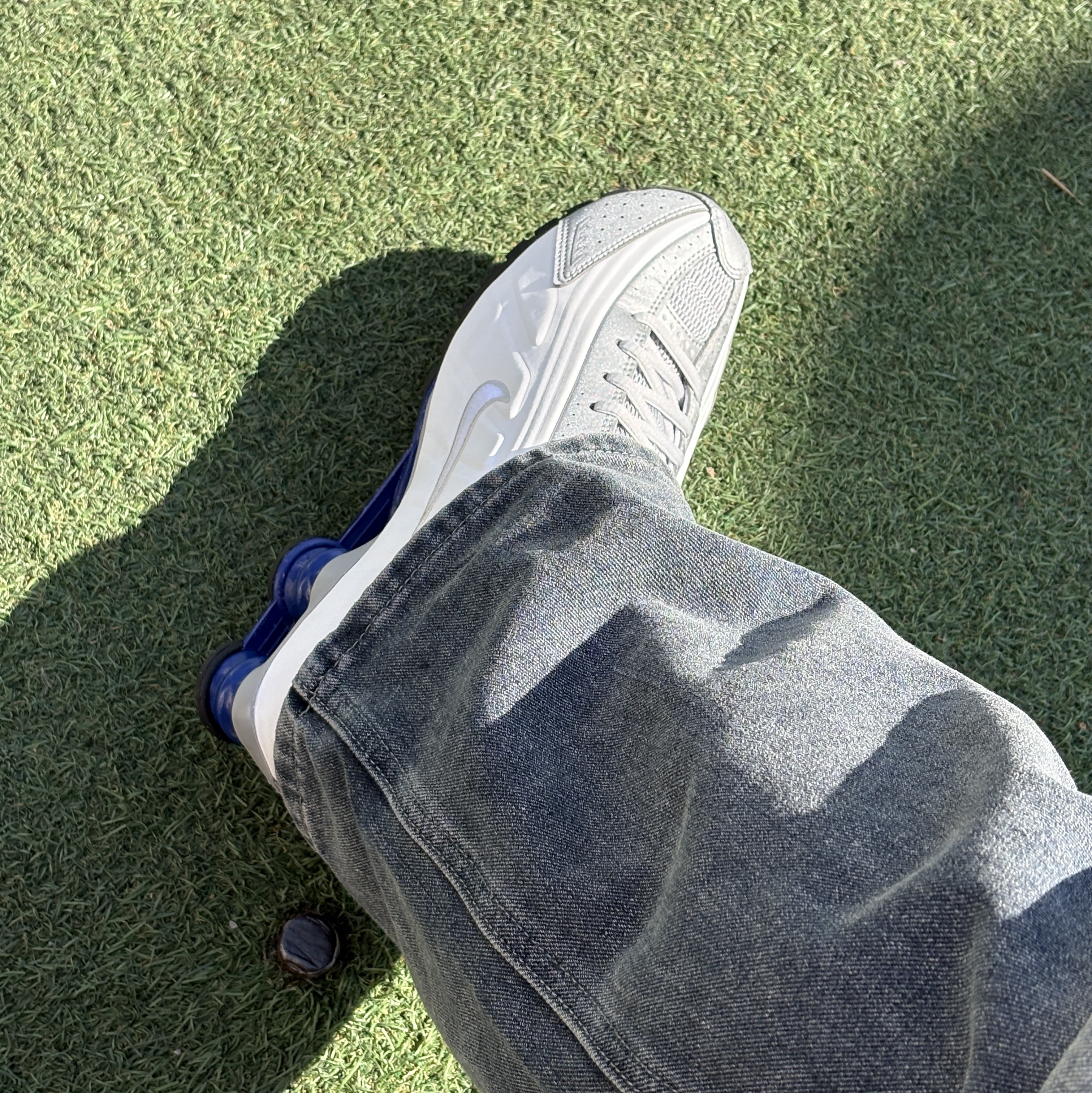 Nike Shox R4 White Metallic Silver Deep Royal Blue White 착용 스타일 - 3