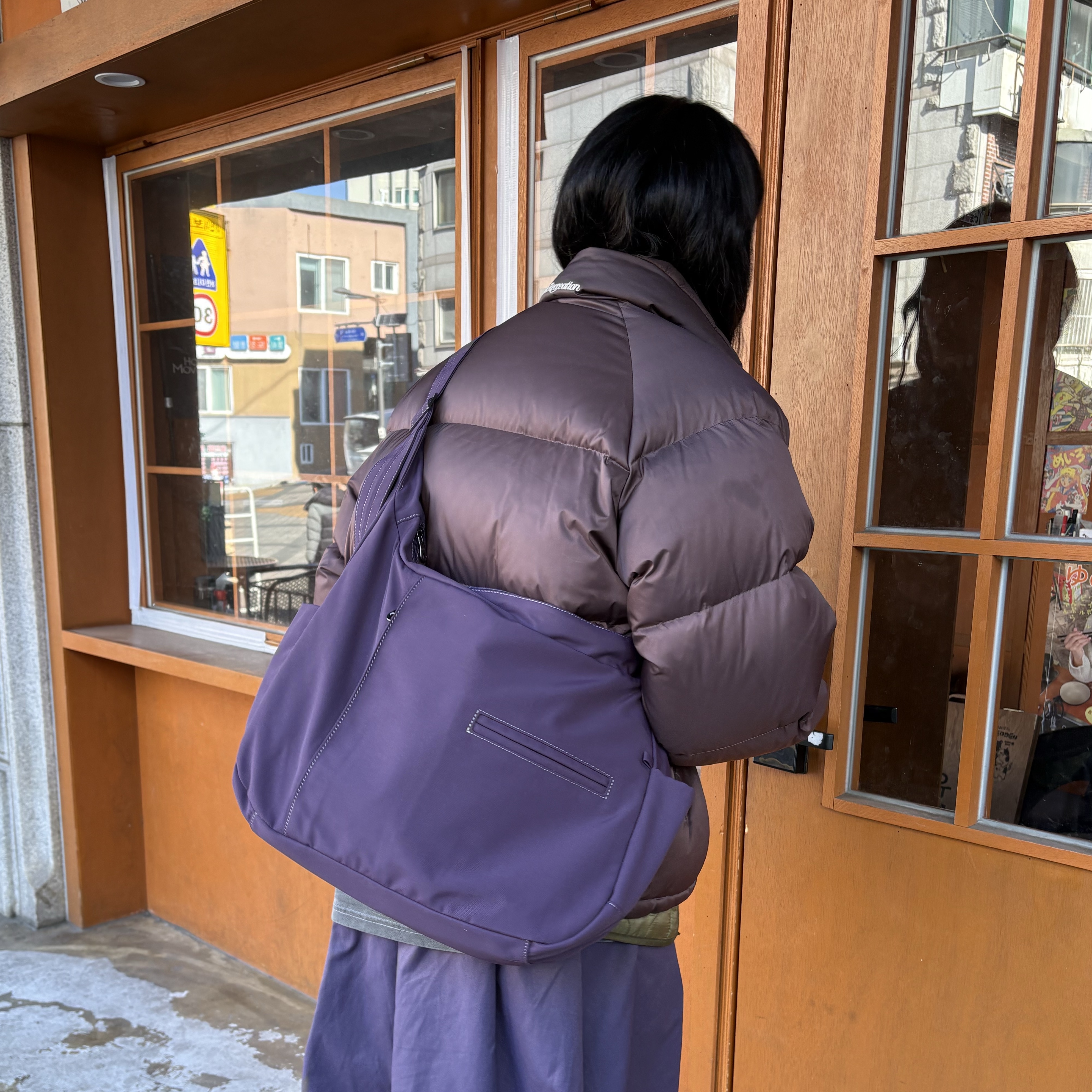 ACOC Panel Cross Bag_Purple 착용 스타일
