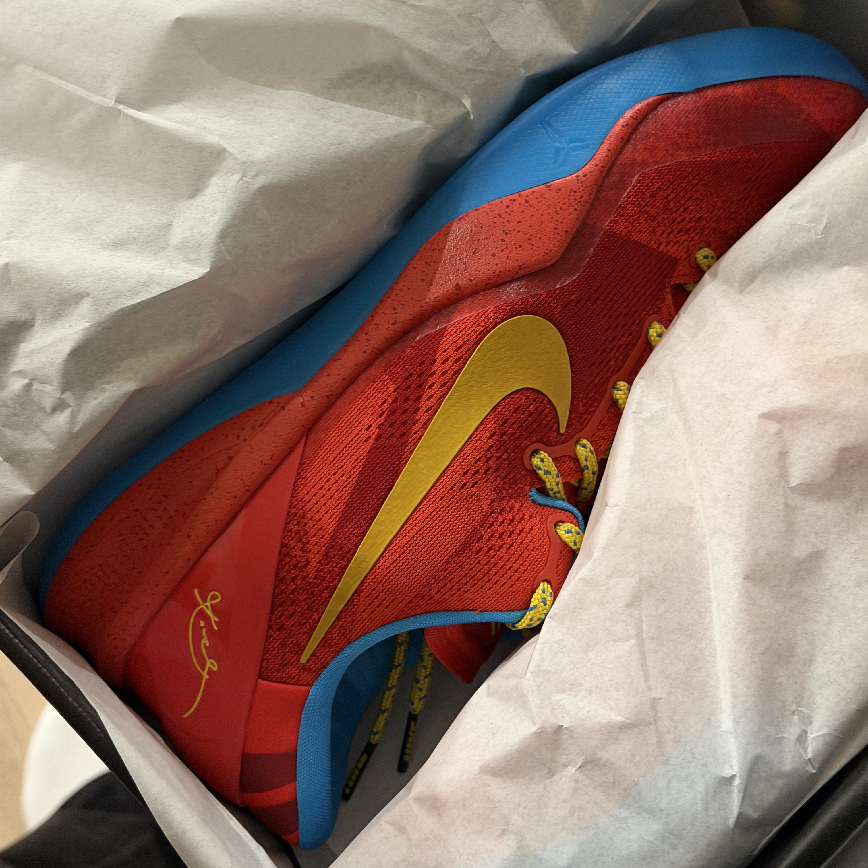 Nike Kobe 8 Protro Year of the Horse Light Crimson and Vivid Blue 착용 스타일 - 1