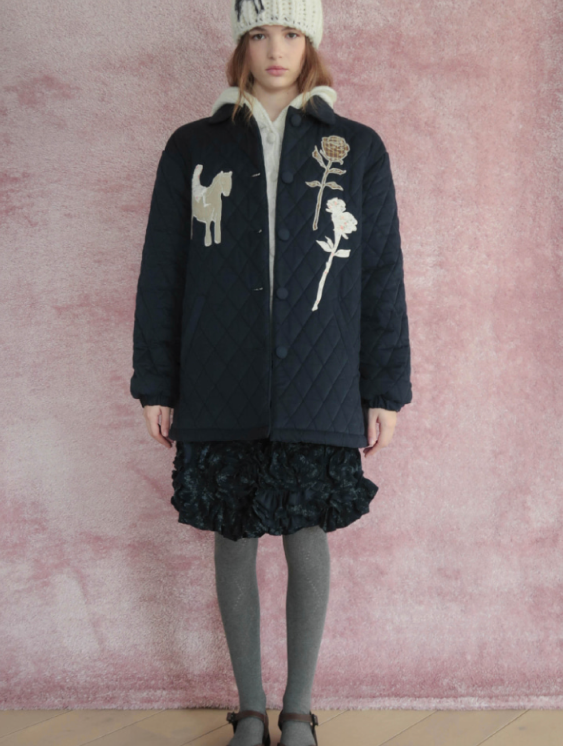 IAB Studio Red Horse Hoodie Brown, CAVISH Star Pony Keyring Brown 착용 스타일 - 4