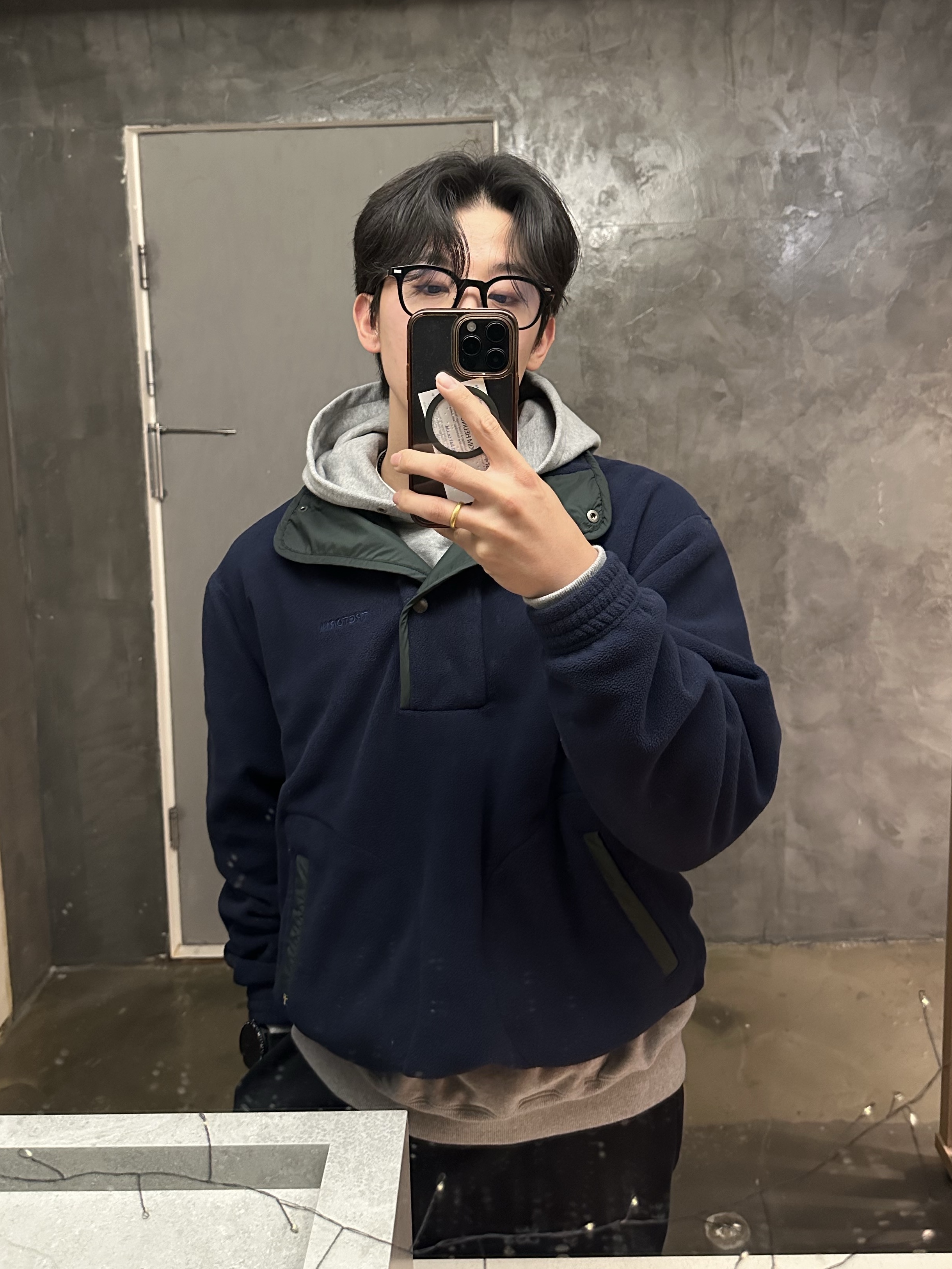Tretorn Fleece Pullover Navy, Nike x Stussy NRG Washed Fleece Pants Black (DO5296-010) 착용 스타일 - 2