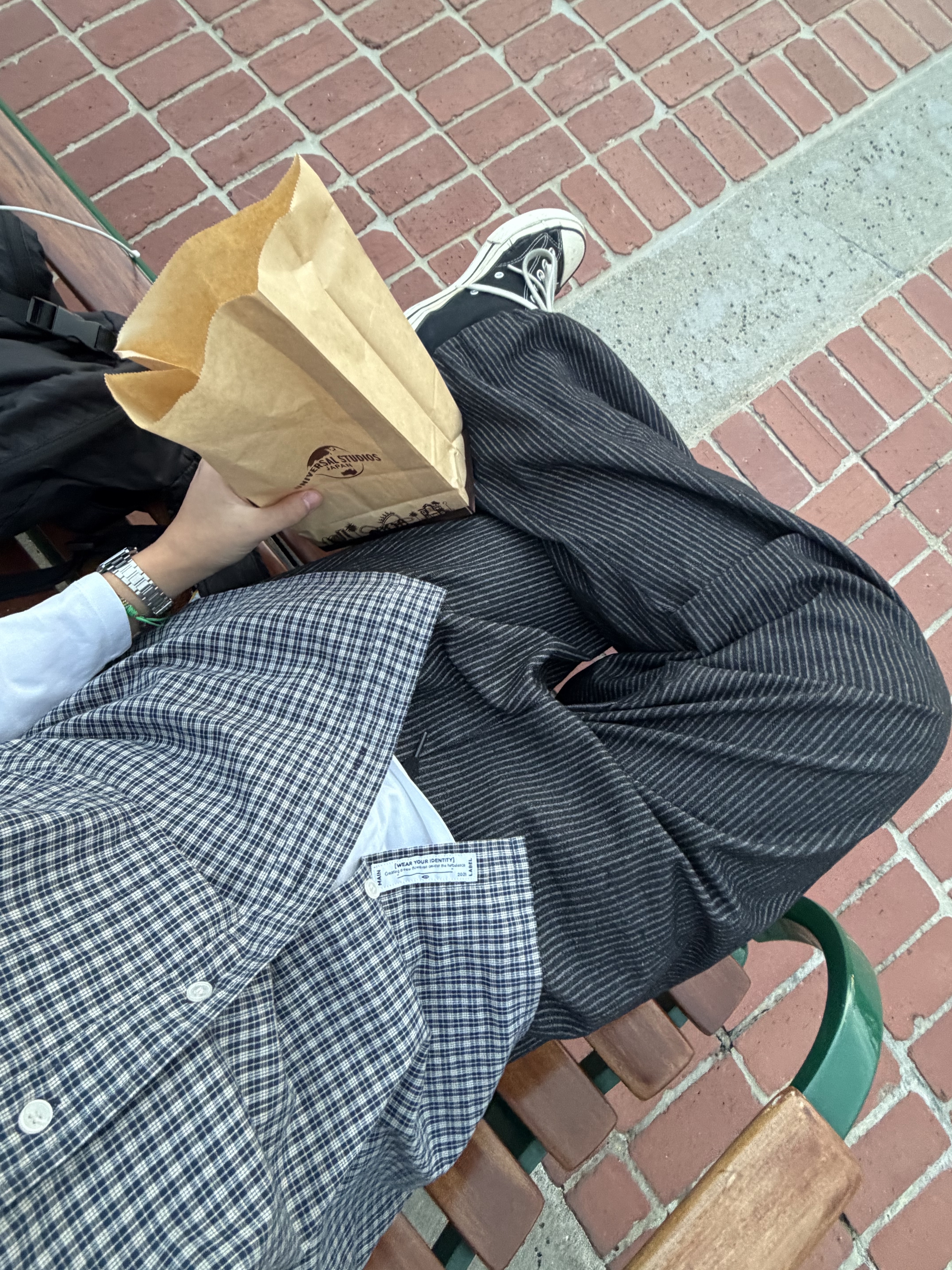 Converse Chuck 70 Hi Black, Adidas x Oasis Tour Firebird Track Top Black - US Sizing 착용 스타일 - 3
