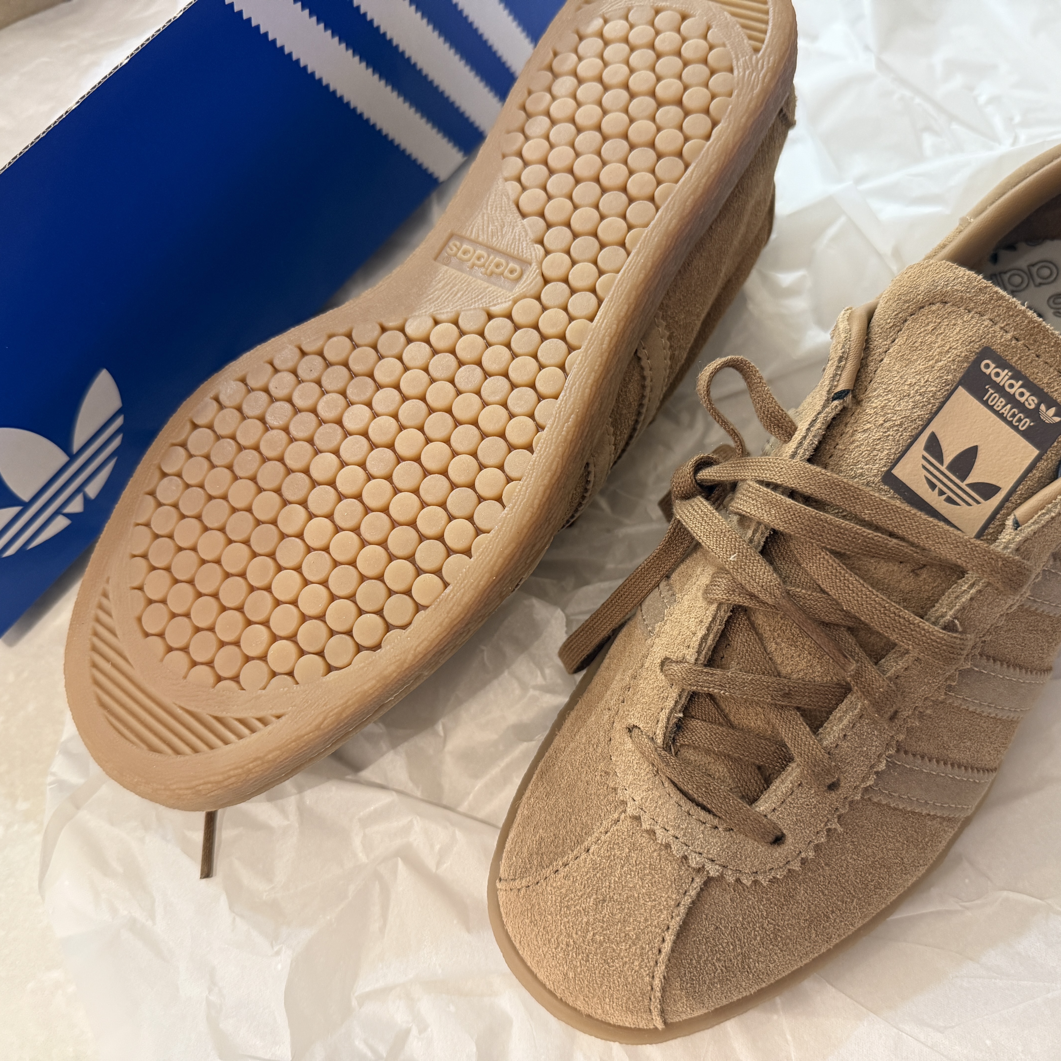 Adidas Tobacco Team Brown Desert Cardboard 착용 스타일 - 2
