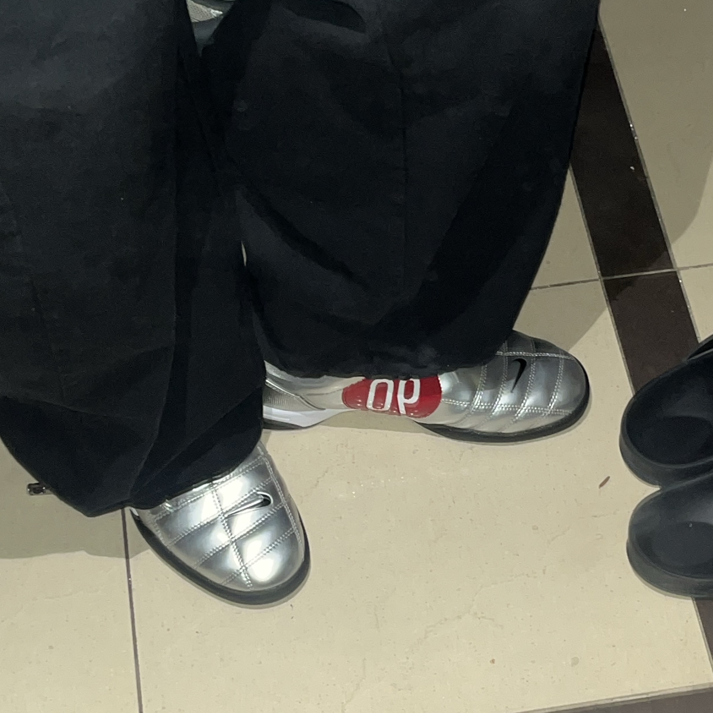 Nike Total 90 III SP Metallic Silver and Black 착용 스타일 - 3