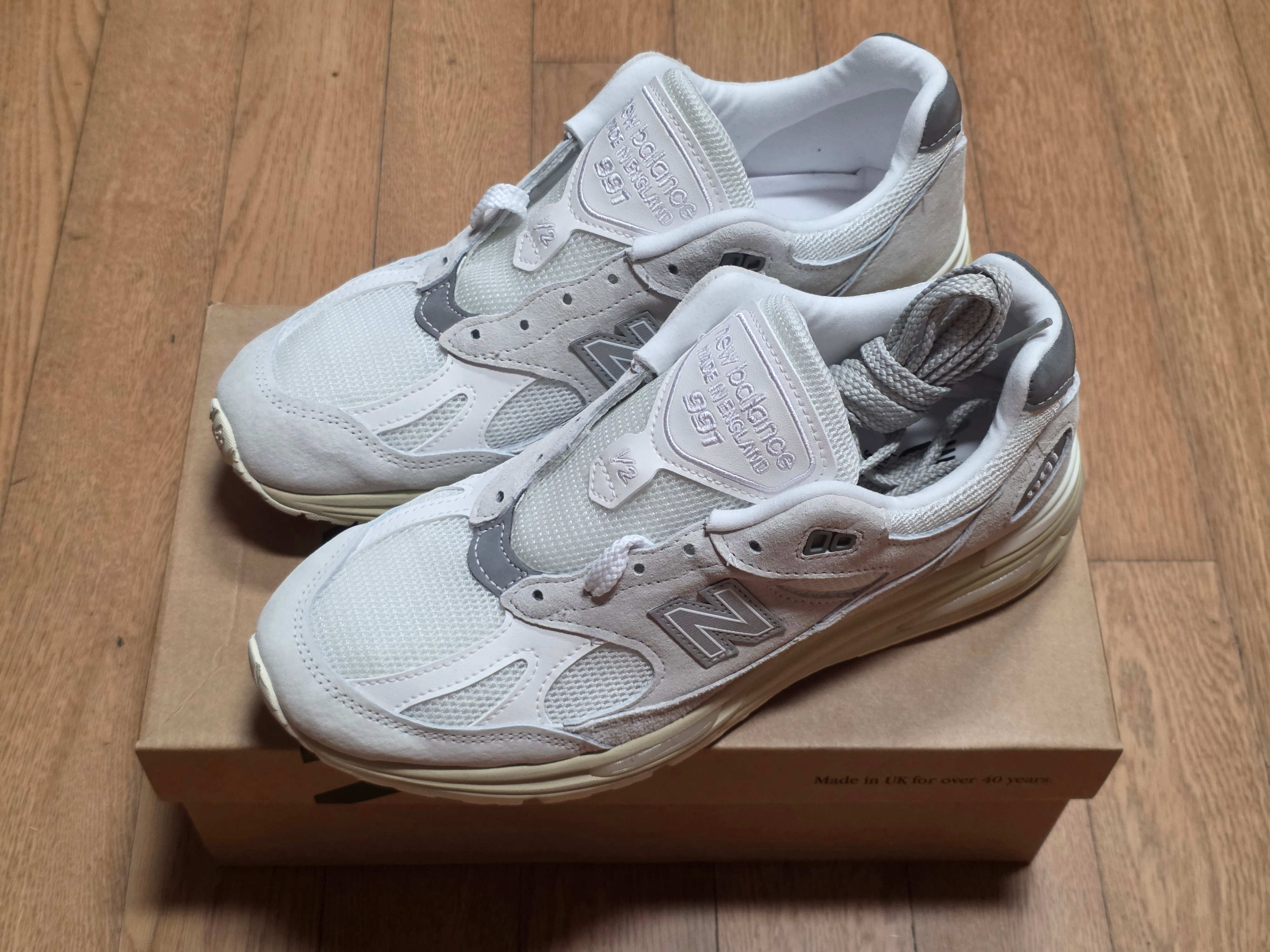 New Balance 991v2 Made in UK Wind Chime Frozen Dew 착용 스타일 - 2