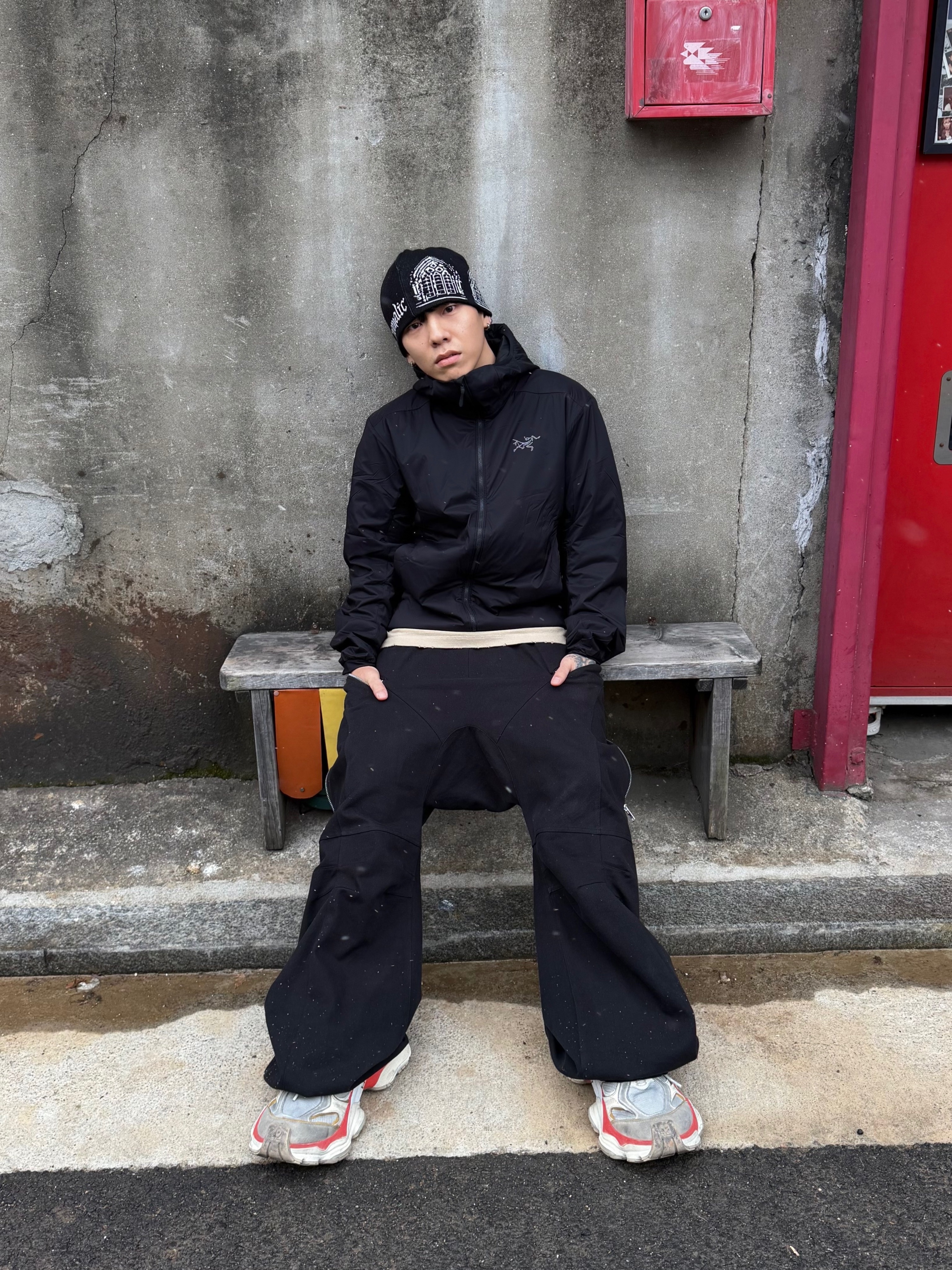 Arc'teryx Atom Hoody Black 착용 스타일