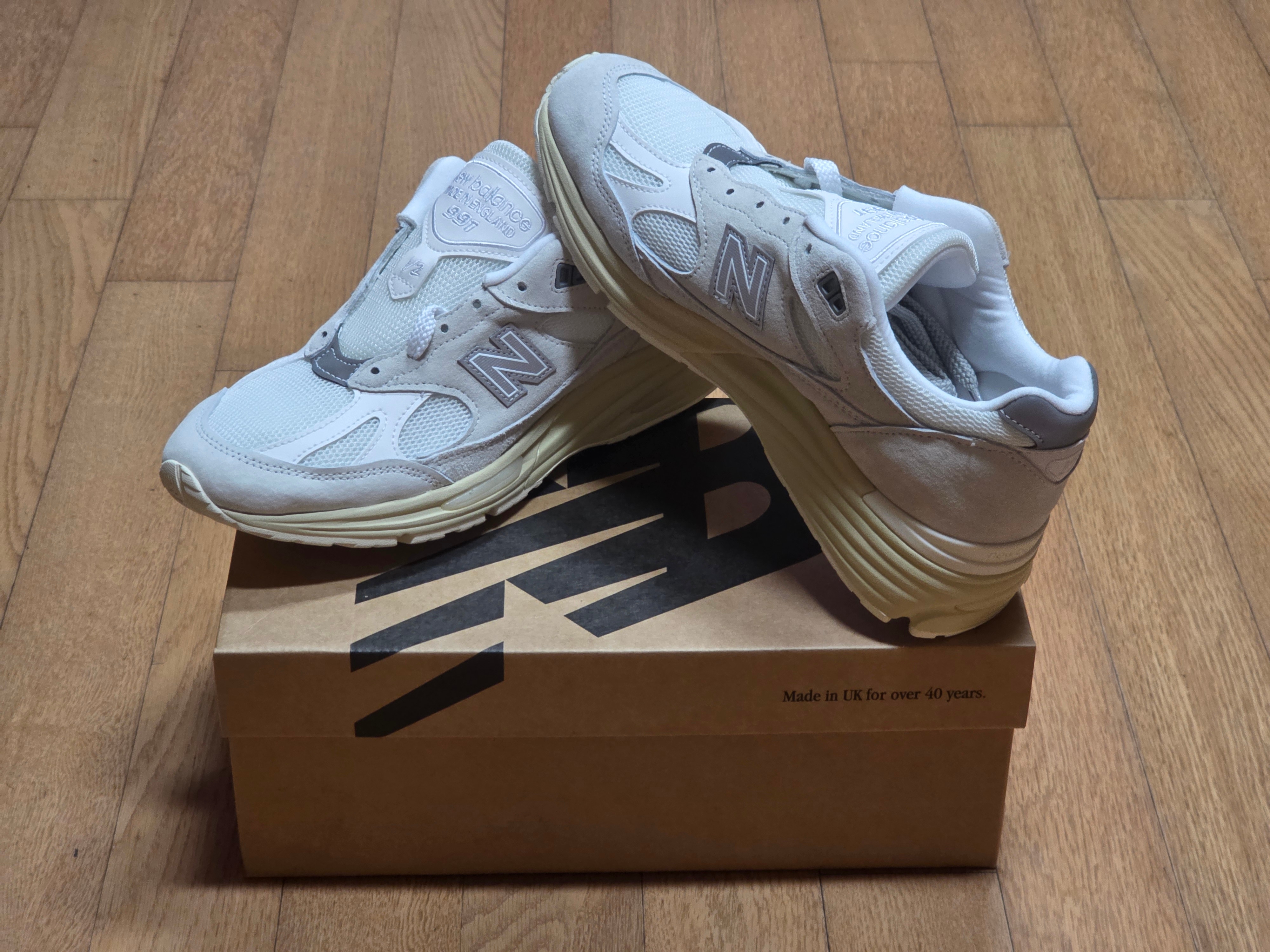 New Balance 991v2 Made in UK Wind Chime Frozen Dew 착용 스타일 - 1