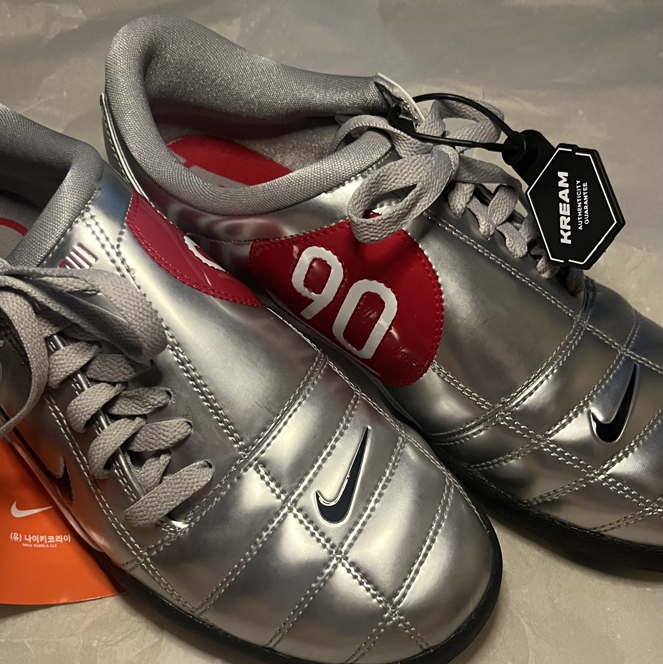 Nike Total 90 III SP Metallic Silver and Black 착용 스타일 - 2