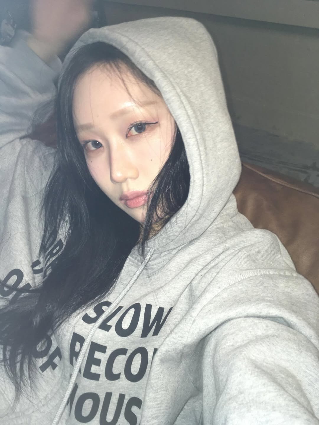 SLOW RECORD HOUSE Typo Star Hood Zip-Up Grey 착용 스타일 - 4